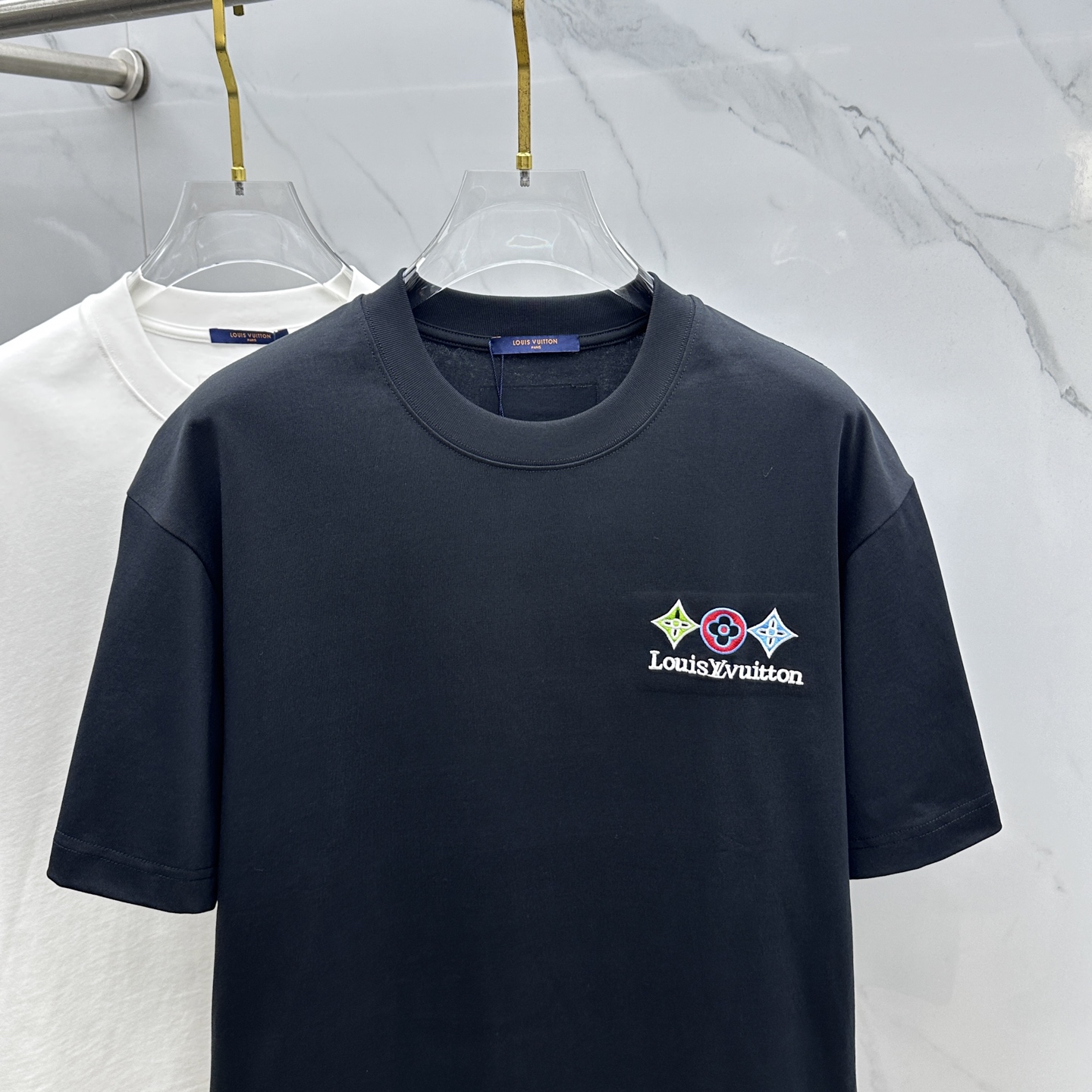 🆕LV路易威登 微阔 新款首发专柜最新款短袖圆领T恤 高端订制 设计前卫时尚！品牌logo重工艺设计 高