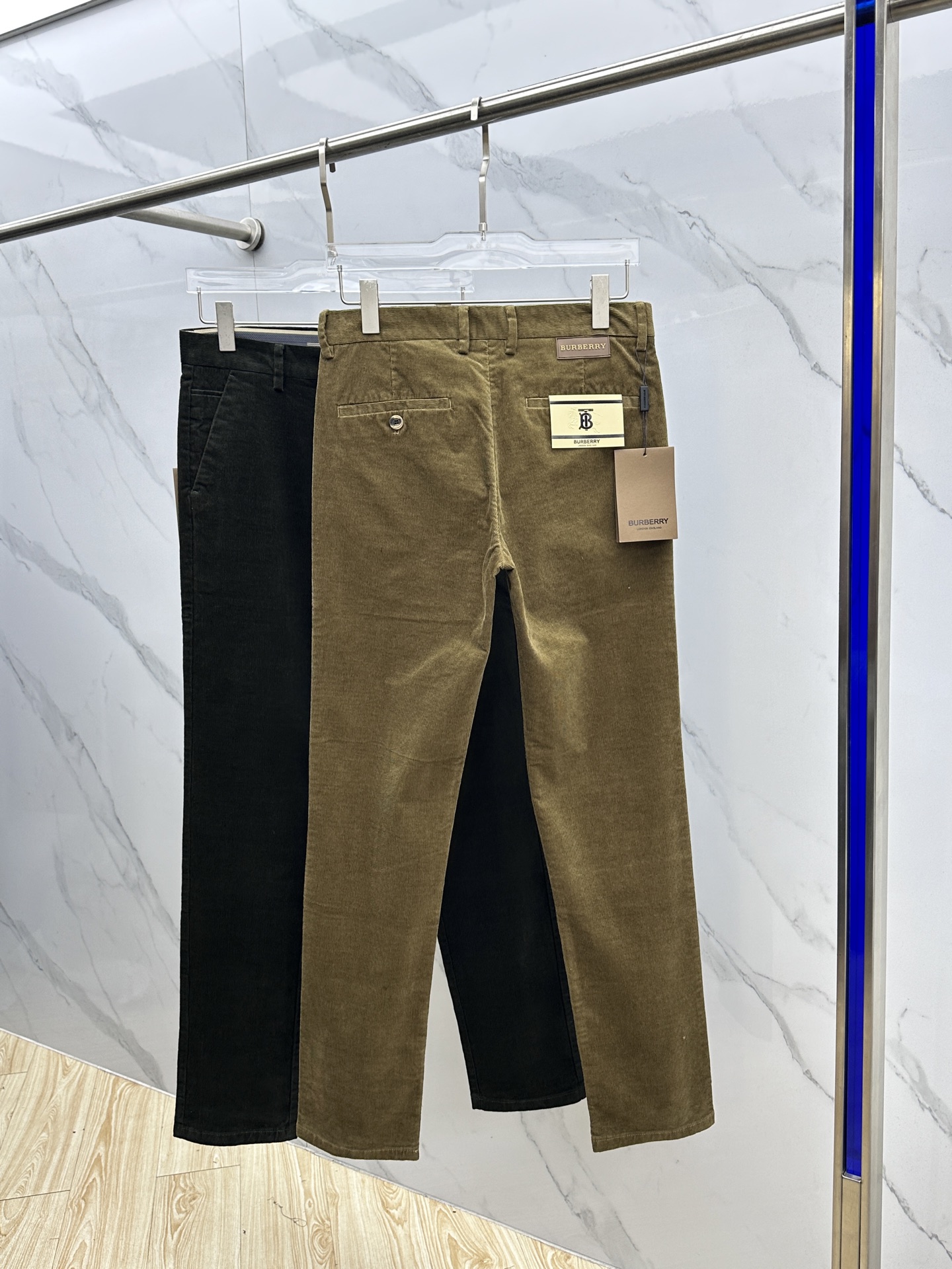 🆕Burberry巴宝莉 2025冬季新品休闲裤西裤厚款灯芯绒，官网同步发售，裤身工艺设计，进口客供辅料