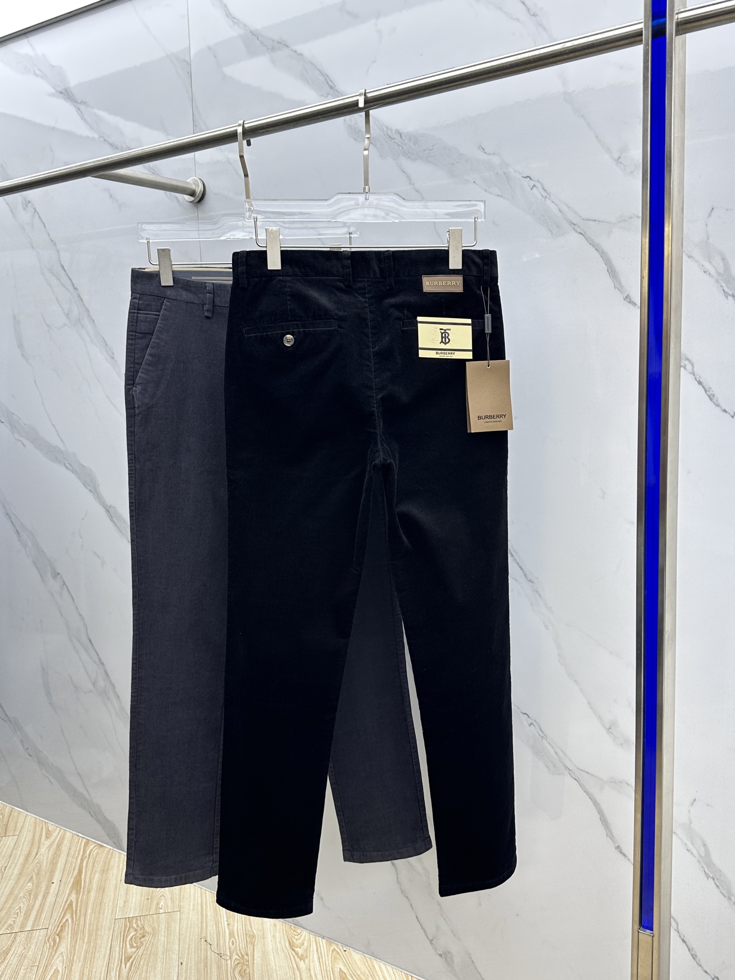 🆕Burberry巴宝莉 2025冬季新品休闲裤西裤厚款灯芯绒，官网同步发售，裤身工艺设计，进口客供辅料