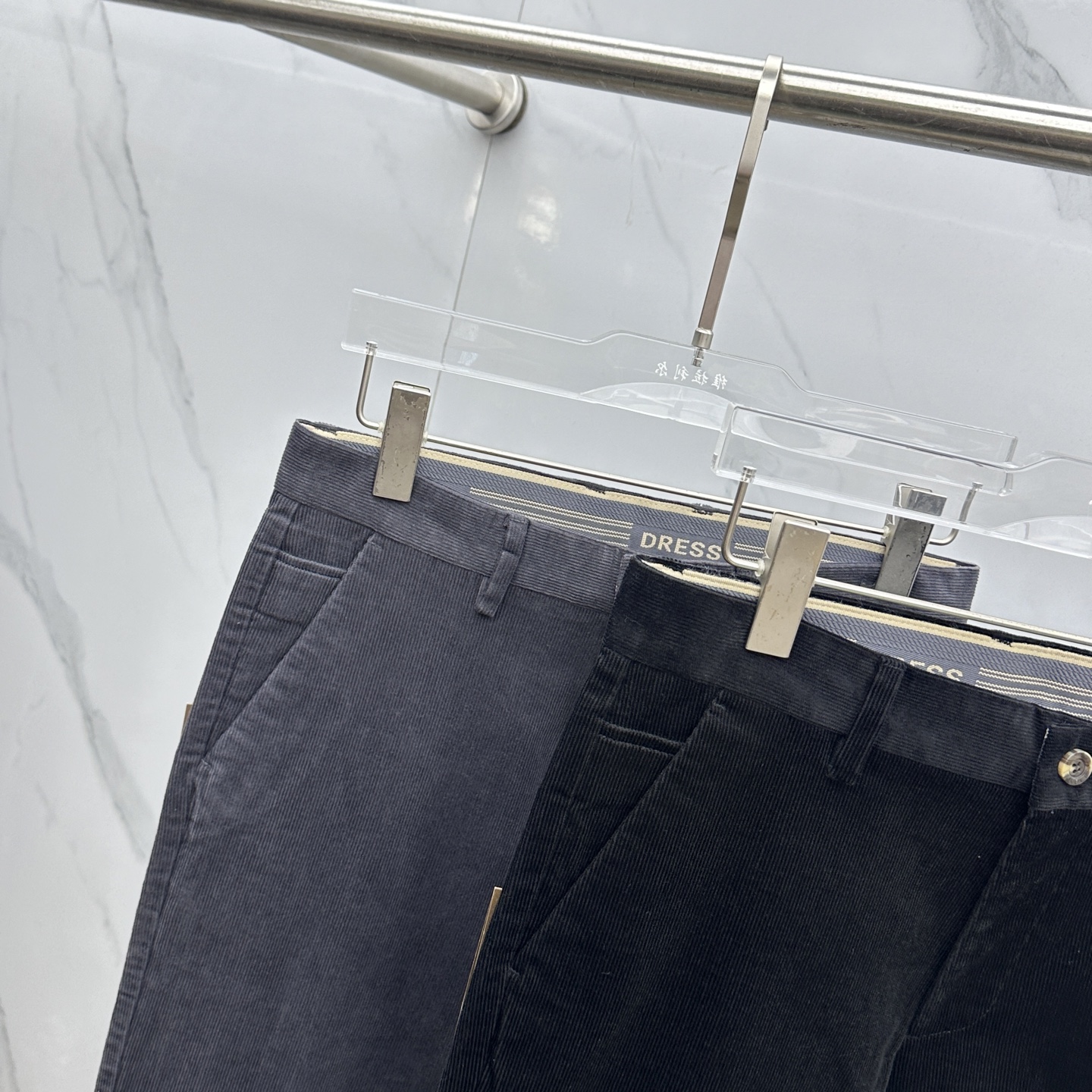 🆕Burberry巴宝莉 2025冬季新品休闲裤西裤厚款灯芯绒，官网同步发售，裤身工艺设计，进口客供辅料