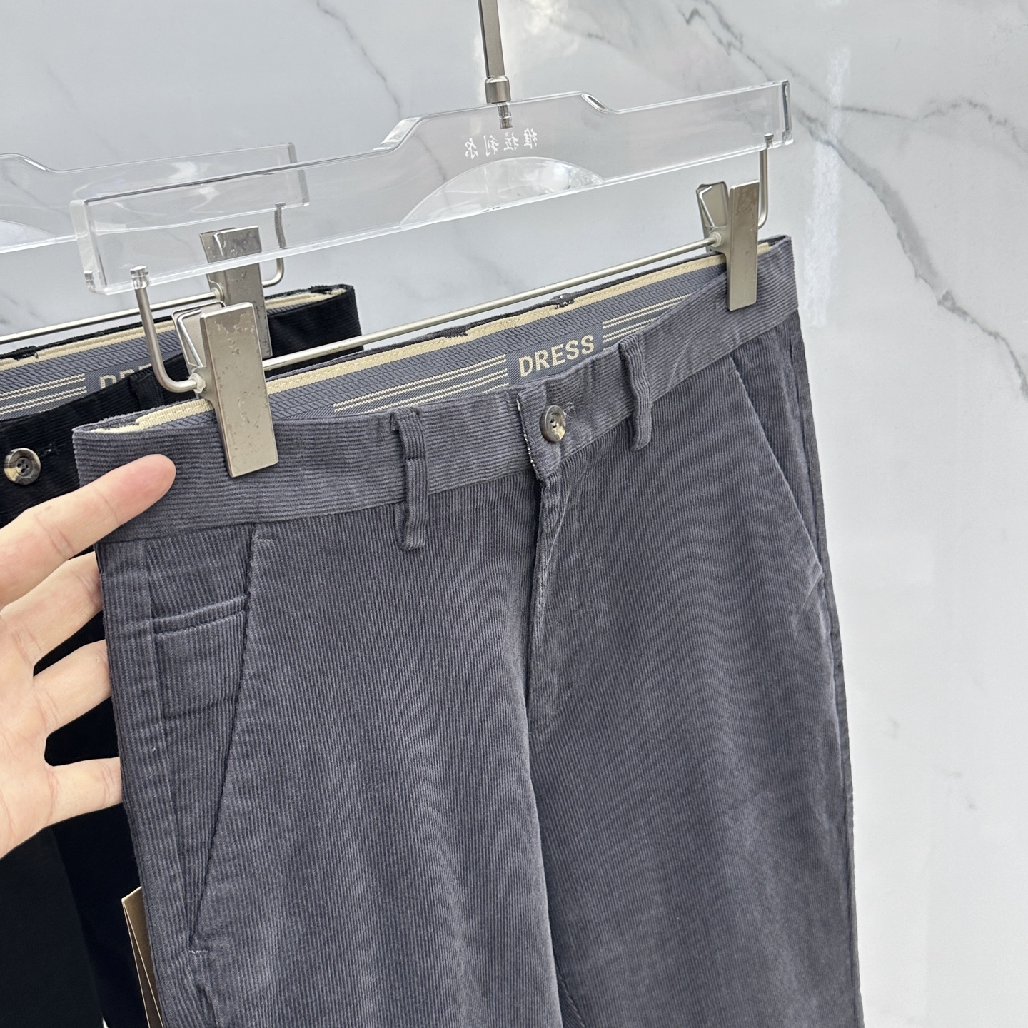 🆕Burberry巴宝莉 2025冬季新品休闲裤西裤厚款灯芯绒，官网同步发售，裤身工艺设计，进口客供辅料