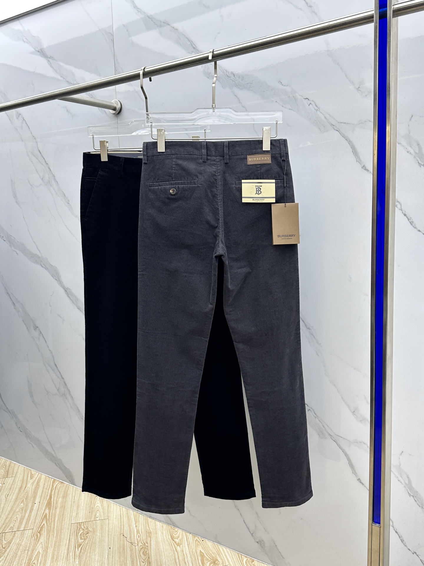 🆕Burberry巴宝莉 2025冬季新品休闲裤西裤厚款灯芯绒，官网同步发售，裤身工艺设计，进口客供辅料