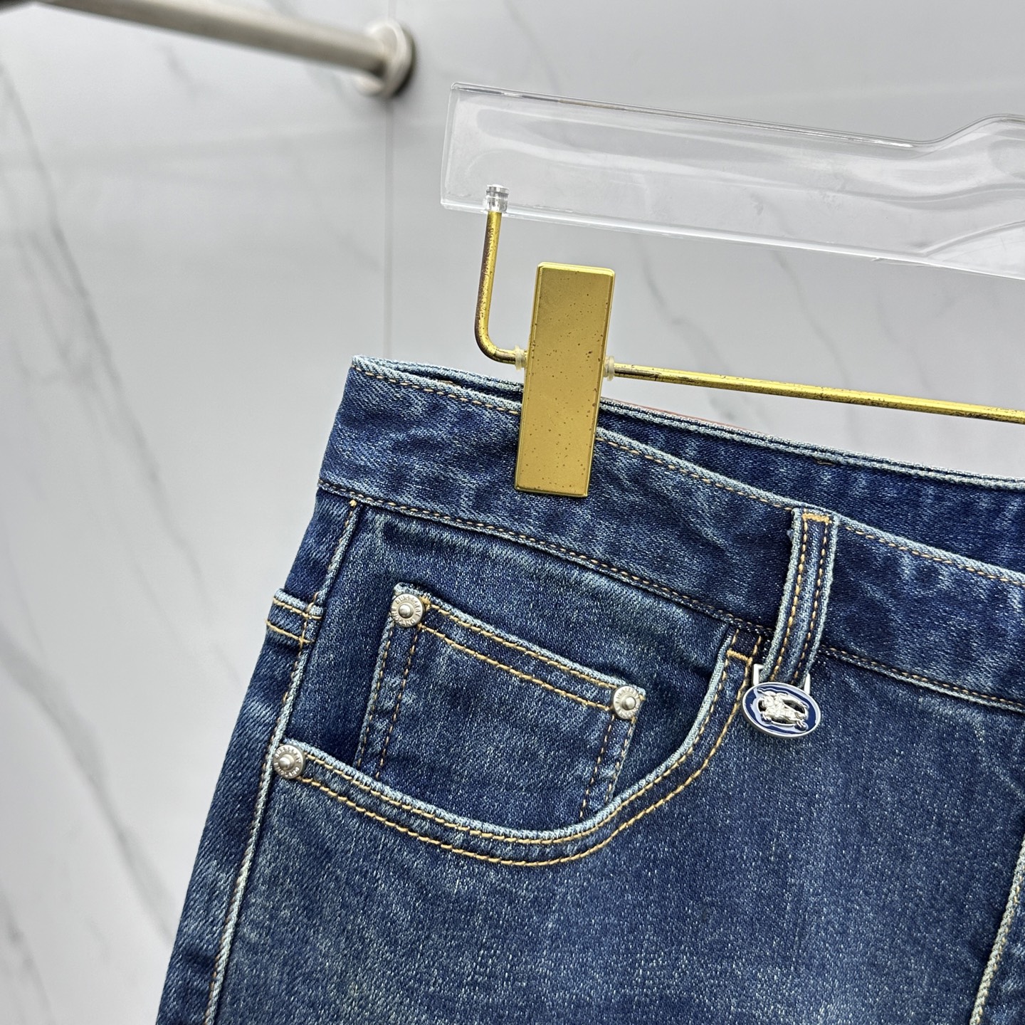 🆕Burberry巴宝莉 🔥高端定制、2025秋冬最新款洗水牛仔裤 柜台同步发售 原版定制复刻 客供五金