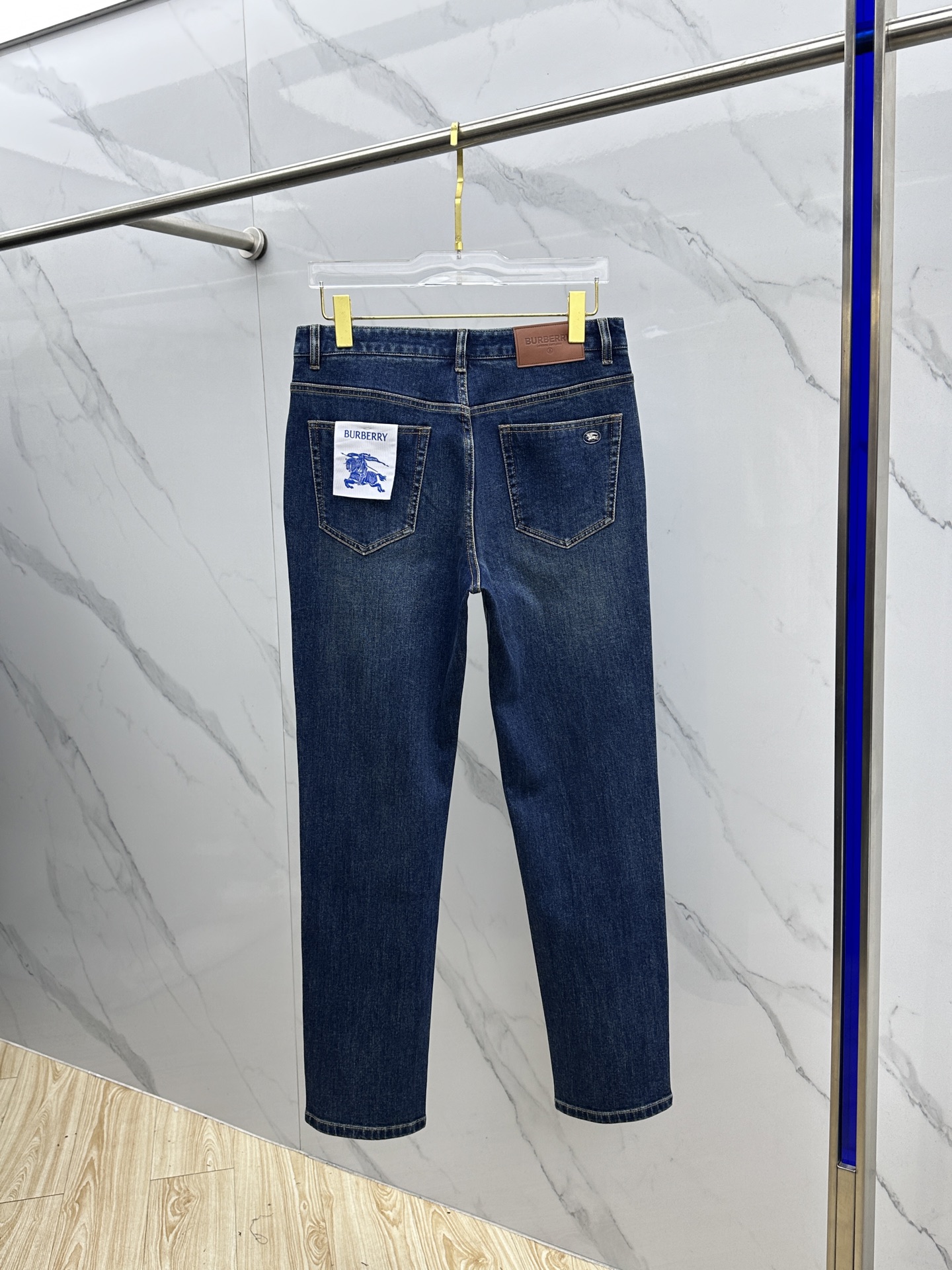 🆕Burberry巴宝莉 🔥高端定制、2025秋冬最新款洗水牛仔裤 柜台同步发售 原版定制复刻 客供五金