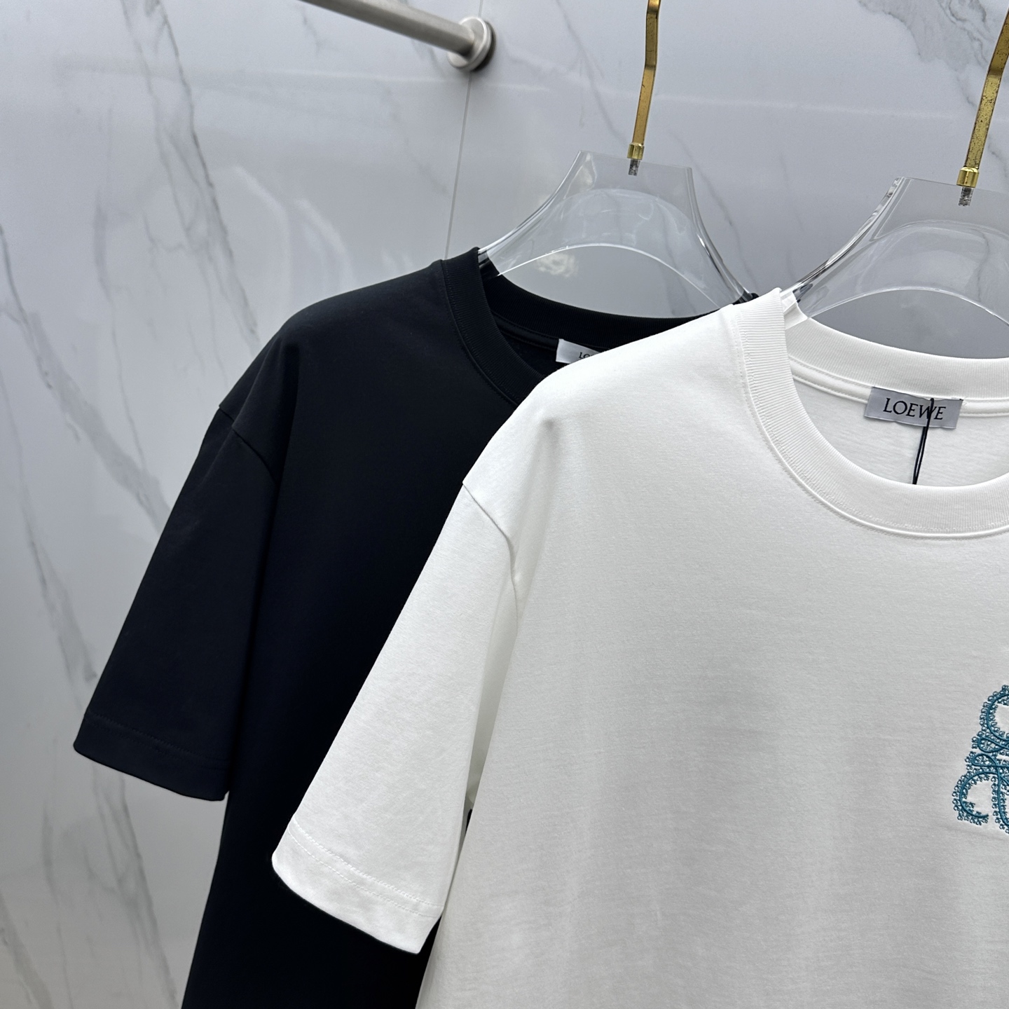 🆕LOEWE罗意威 微阔 新款首发专柜最新款短袖圆领T恤 高端订制 设计前卫时尚！品牌logo重工艺设计