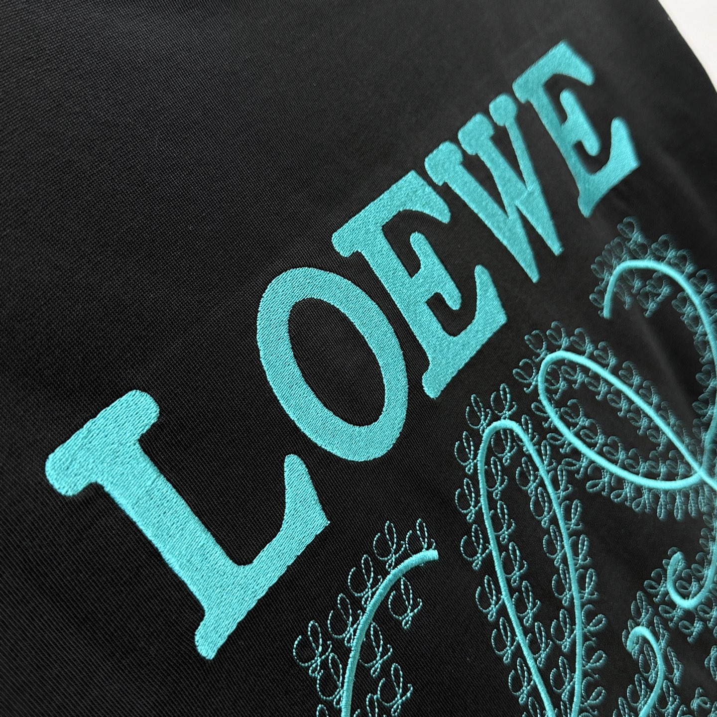 🆕LOEWE罗意威 微阔 新款首发专柜最新款短袖圆领T恤 高端订制 设计前卫时尚！品牌logo重工艺设计