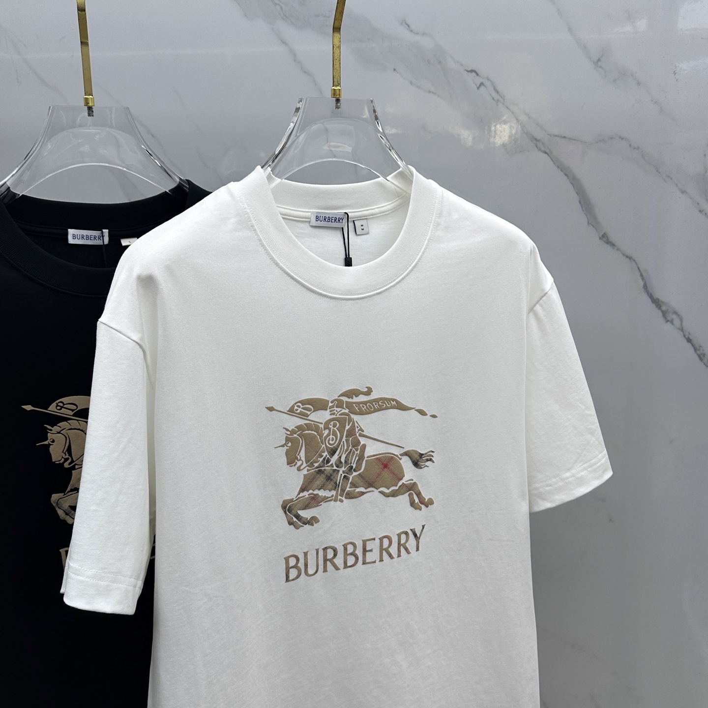🆕Burberry巴宝莉 微阔 新款首发专柜最新款短袖圆领T恤 高端订制 设计前卫时尚！品牌logo重工