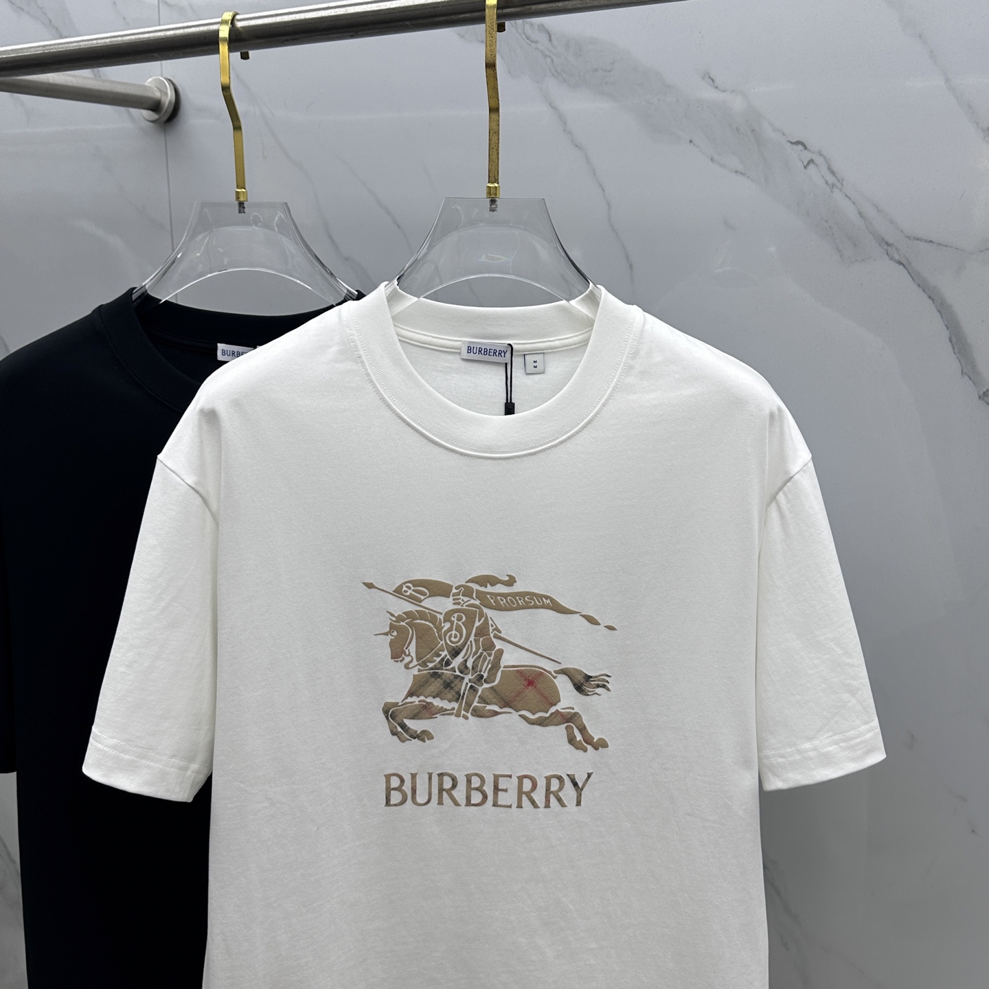 🆕Burberry巴宝莉 微阔 新款首发专柜最新款短袖圆领T恤 高端订制 设计前卫时尚！品牌logo重工