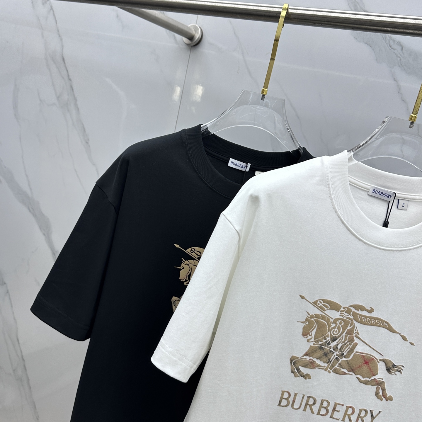 🆕Burberry巴宝莉 微阔 新款首发专柜最新款短袖圆领T恤 高端订制 设计前卫时尚！品牌logo重工