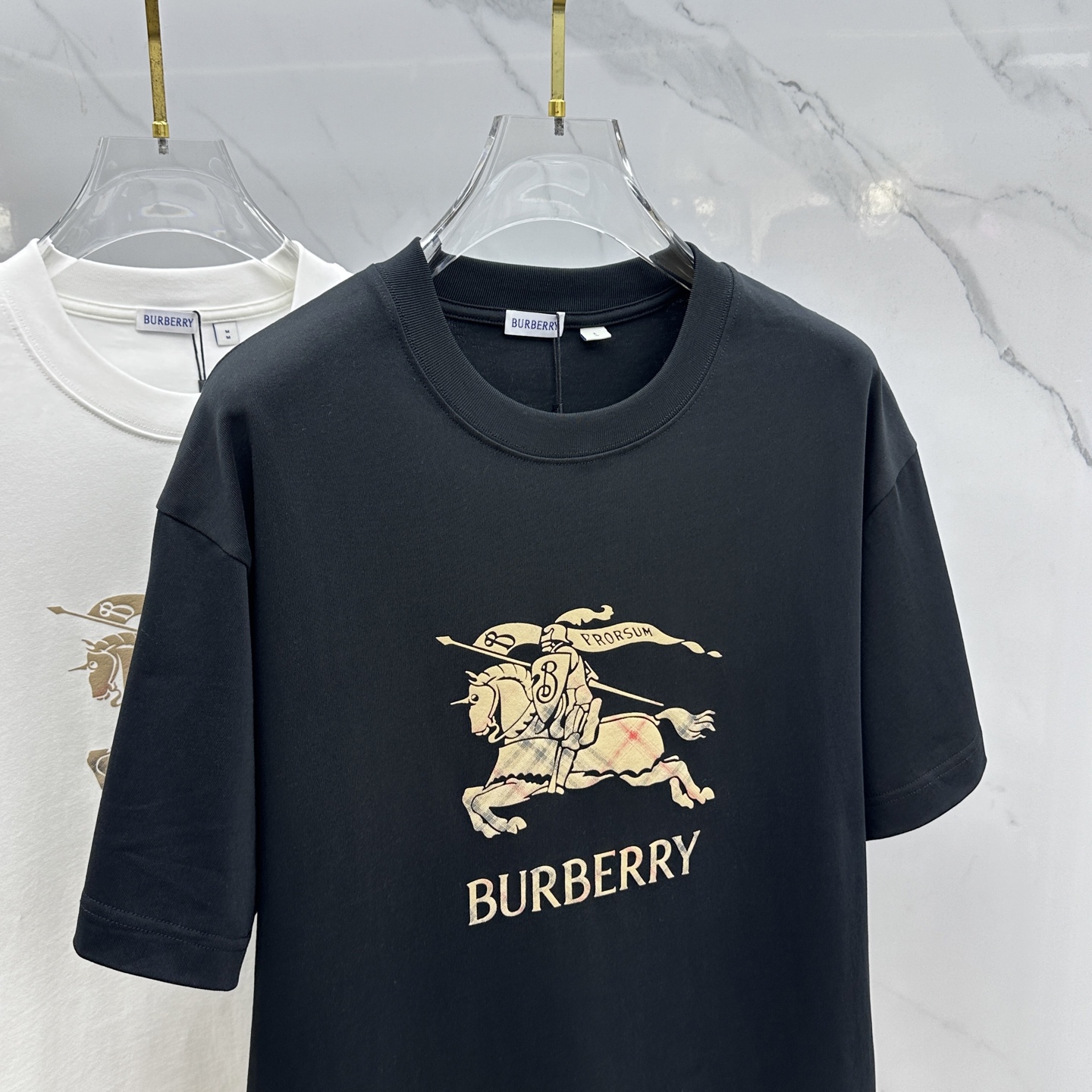 🆕Burberry巴宝莉 微阔 新款首发专柜最新款短袖圆领T恤 高端订制 设计前卫时尚！品牌logo重工