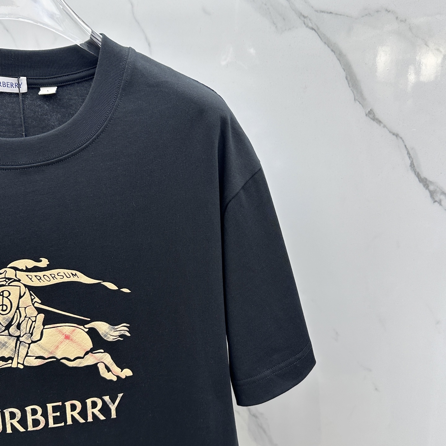 🆕Burberry巴宝莉 微阔 新款首发专柜最新款短袖圆领T恤 高端订制 设计前卫时尚！品牌logo重工