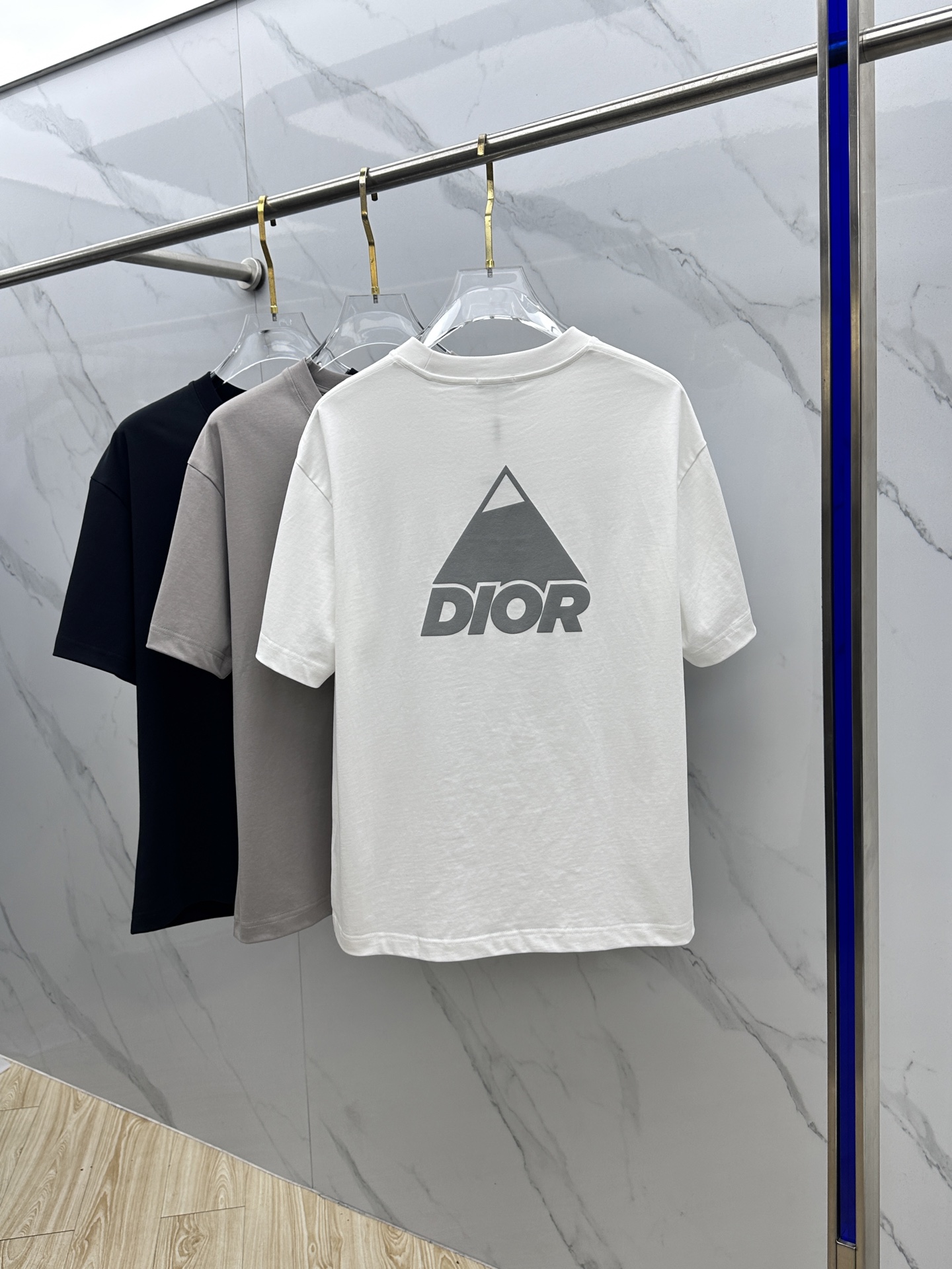 🆕Dior迪奥 微阔 新款首发专柜最新款短袖圆领T恤 高端订制 设计前卫时尚！品牌logo重工艺设计 高