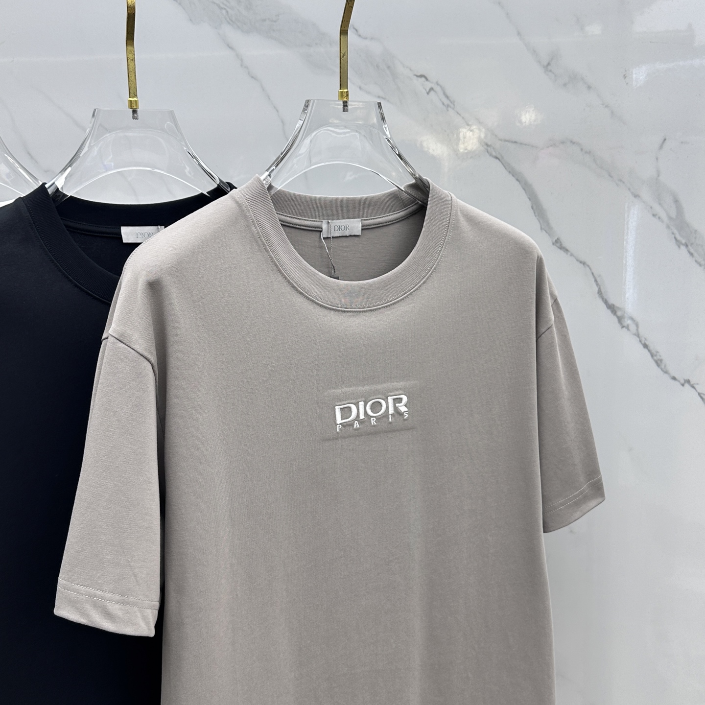 🆕Dior迪奥 微阔 新款首发专柜最新款短袖圆领T恤 高端订制 设计前卫时尚！品牌logo重工艺设计 高