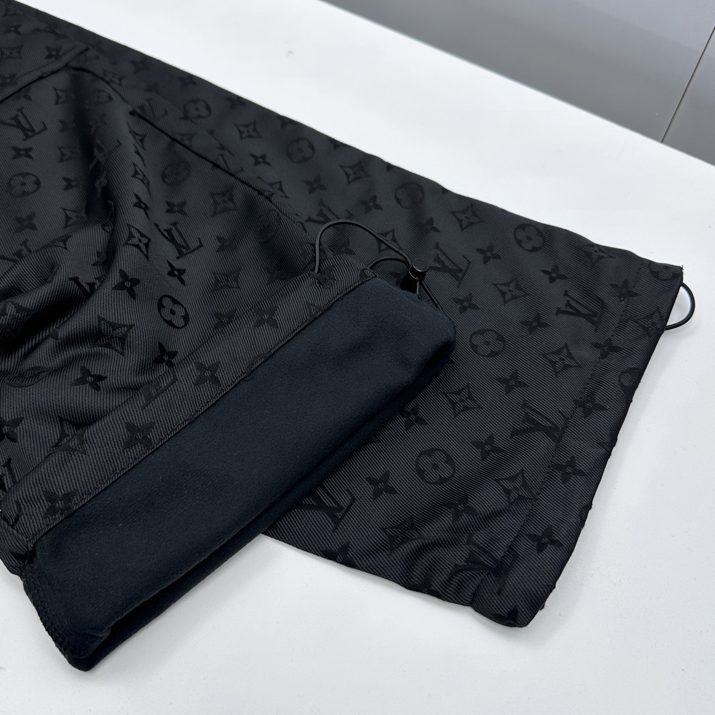 🆕LV路易威登 25年秋冬新款休闲裤满身提花款，时尚设计独家单品，奢华经典品牌设计，定制进口高端五金辅料