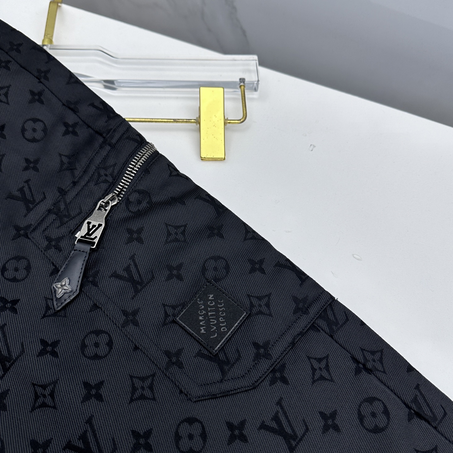 🆕LV路易威登 25年秋冬新款休闲裤满身提花款，时尚设计独家单品，奢华经典品牌设计，定制进口高端五金辅料