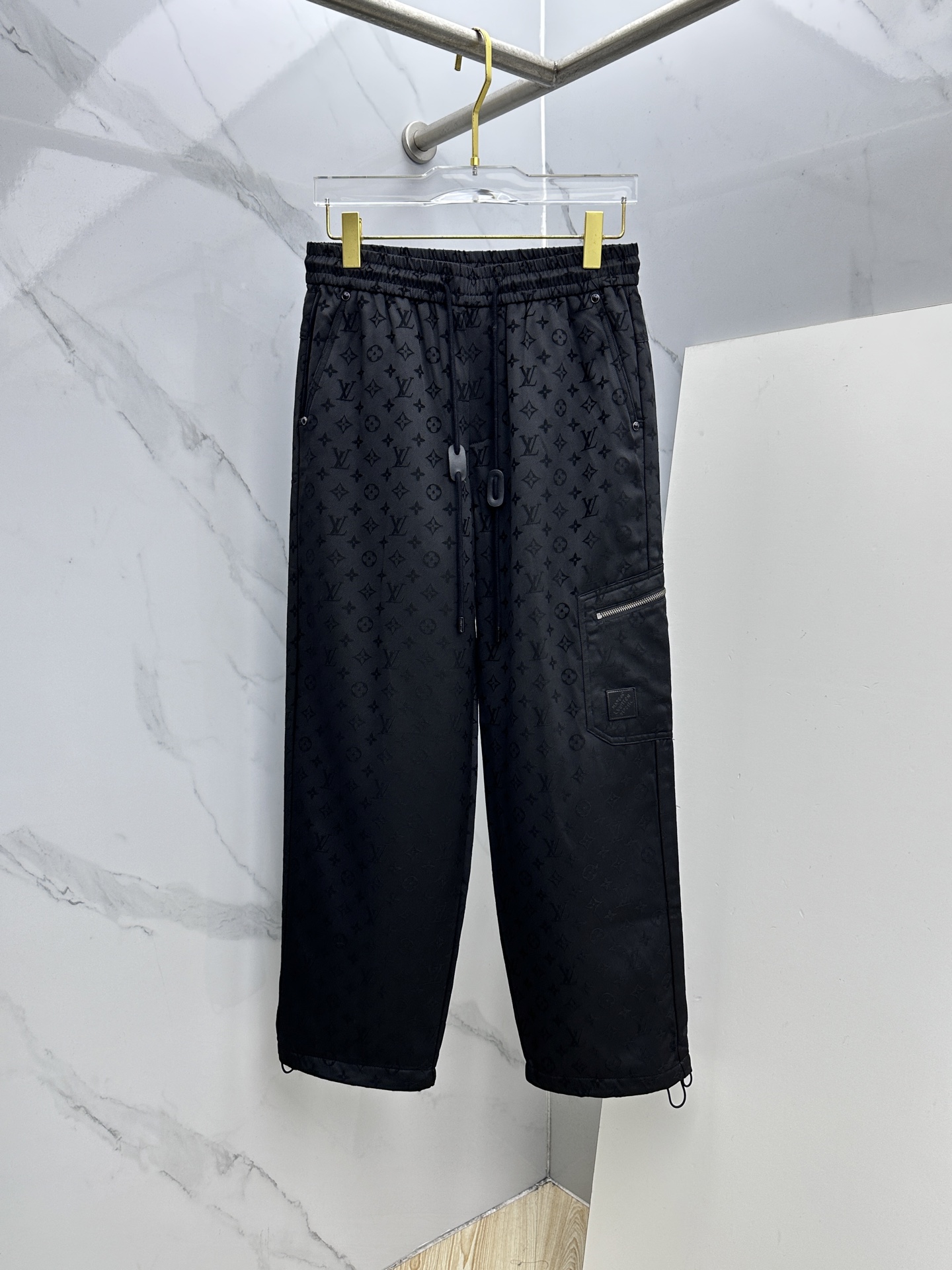 🆕LV路易威登 25年秋冬新款休闲裤满身提花款，时尚设计独家单品，奢华经典品牌设计，定制进口高端五金辅料