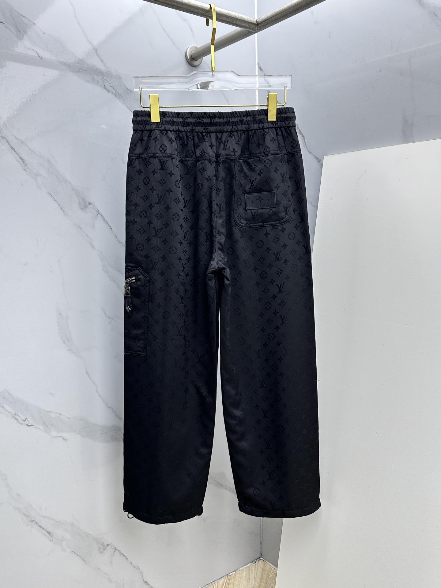 🆕LV路易威登 25年秋冬新款休闲裤满身提花款，时尚设计独家单品，奢华经典品牌设计，定制进口高端五金辅料