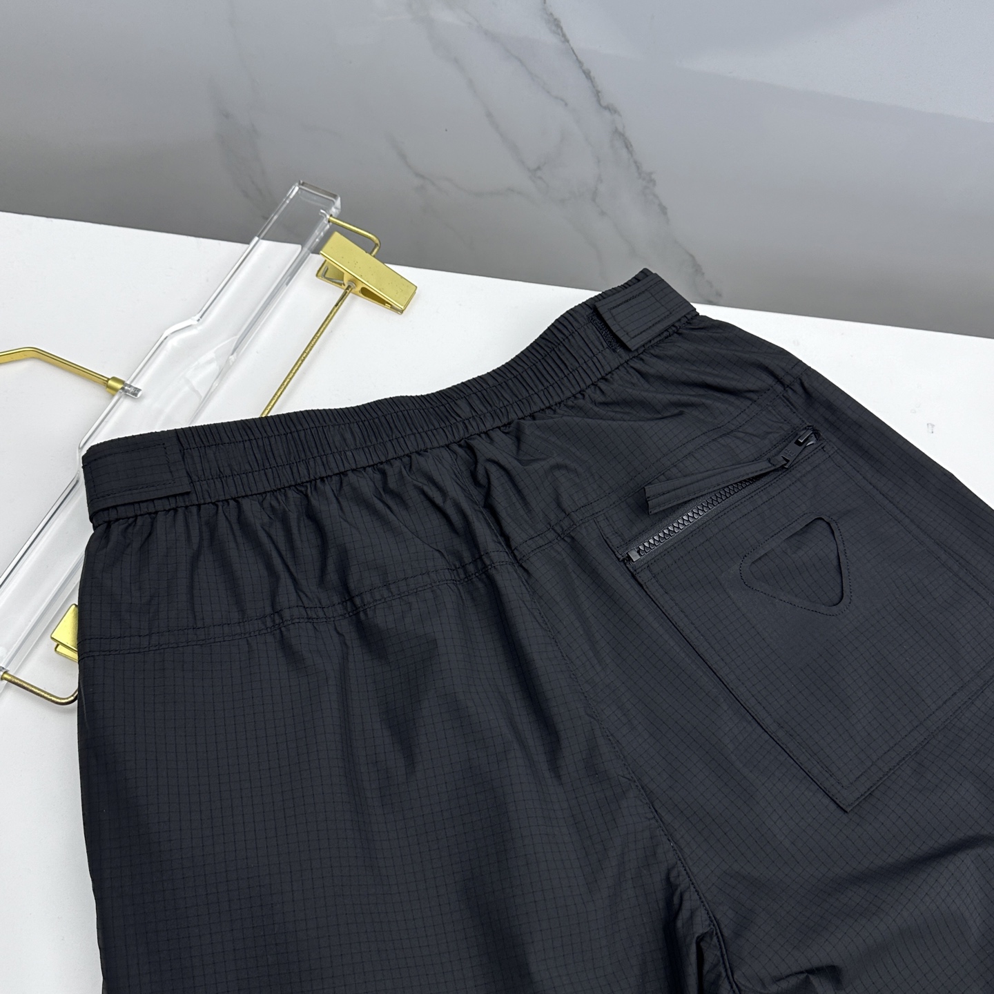 🆕PRADA普拉达 25年秋冬新款休闲裤 时尚设计独家单品，奢华经典品牌设计，定制进口高端五金辅料制作，