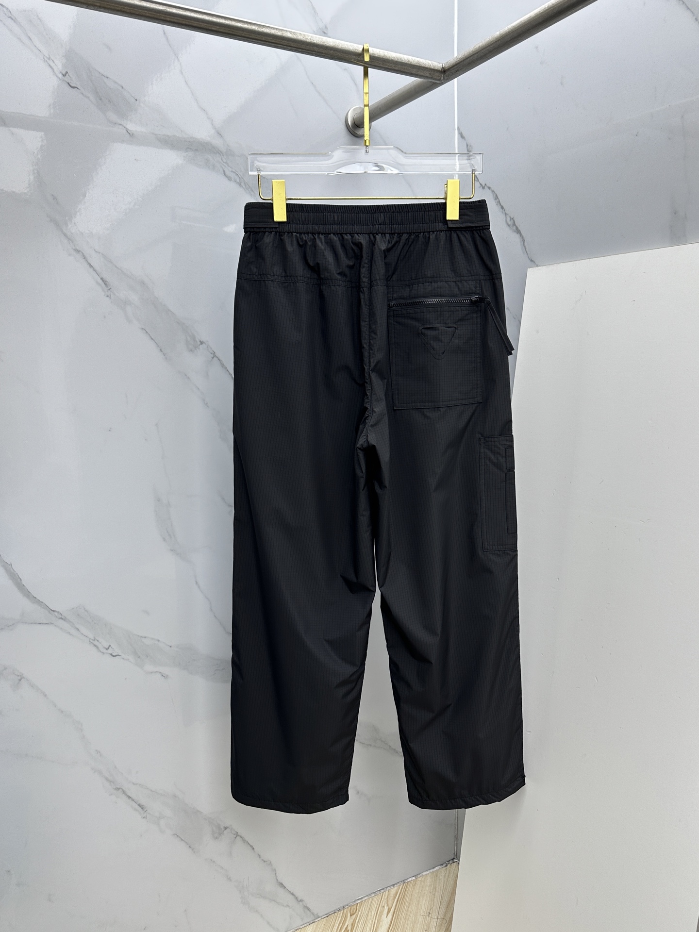 🆕PRADA普拉达 25年秋冬新款休闲裤 时尚设计独家单品，奢华经典品牌设计，定制进口高端五金辅料制作，