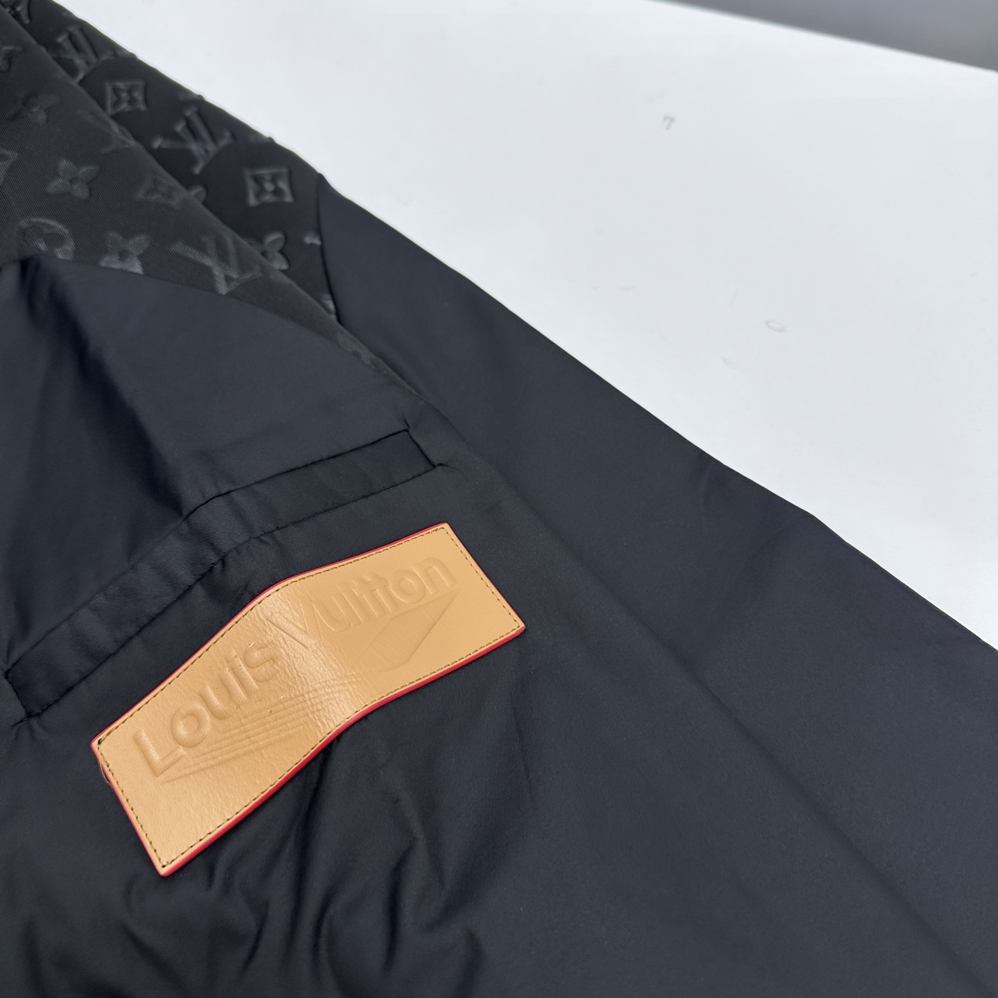 🆕LV路易威登 25年秋冬新款休闲裤凹凸印花拼接，时尚设计独家单品，奢华经典品牌设计，定制进口高端五金辅