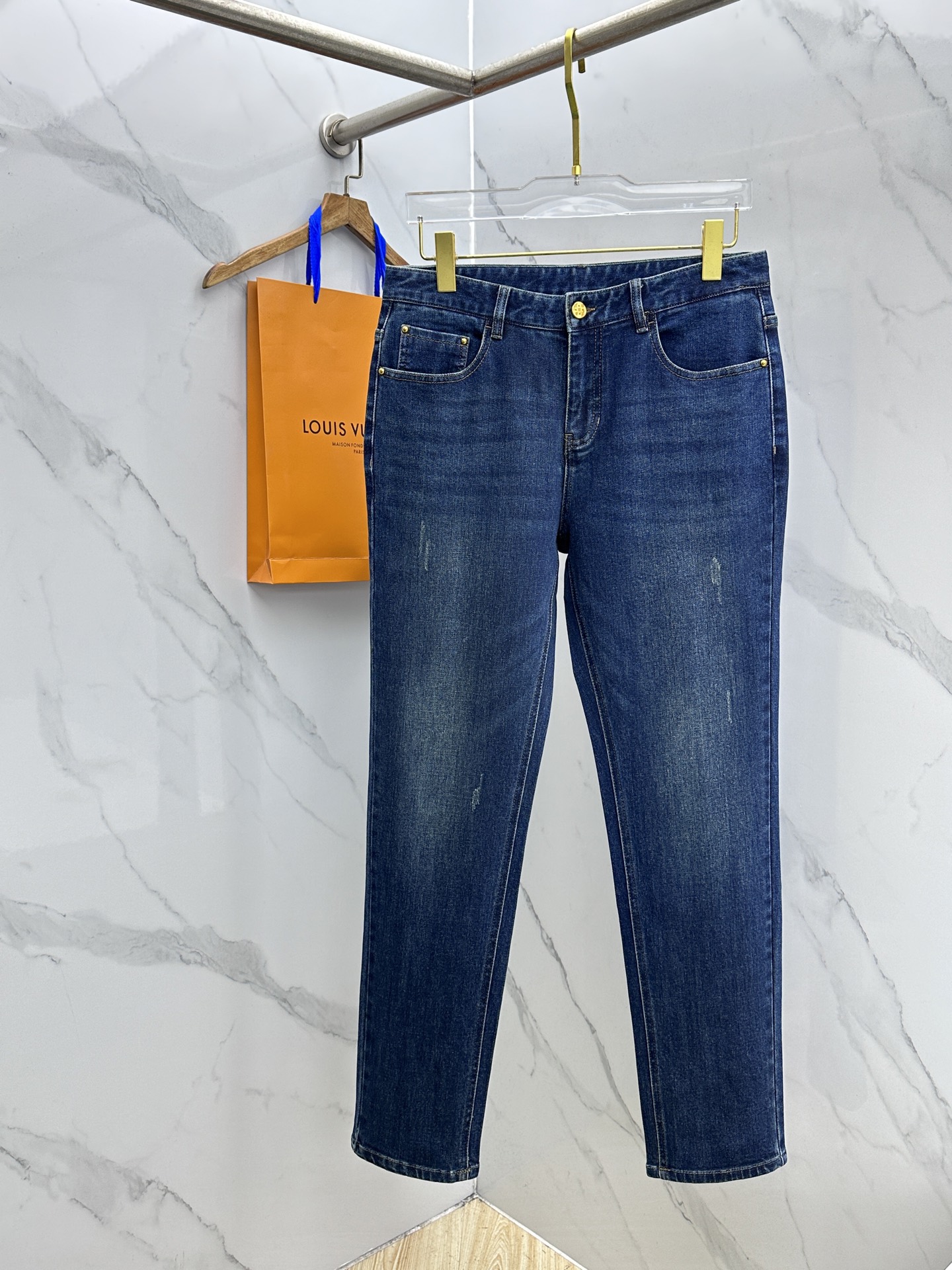 🆕1V路易威登 男装系列属于时装圈无法复制和取代的存在，代表着意式典型的品牌 工艺、品质及剪裁设计都堪称