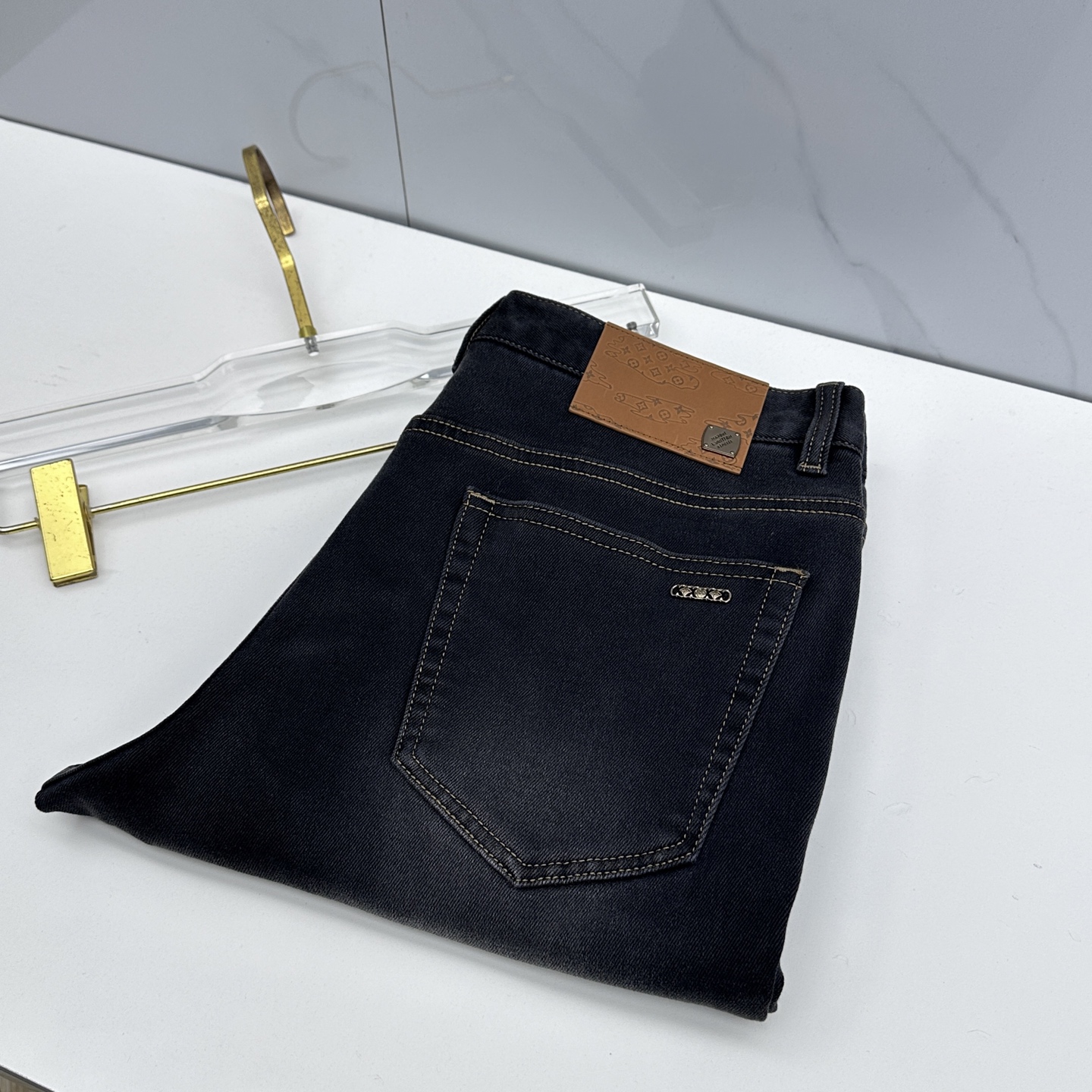 🆕1V路易威登 男装系列属于时装圈无法复制和取代的存在，代表着意式典型的品牌 工艺、品质及剪裁设计都堪称