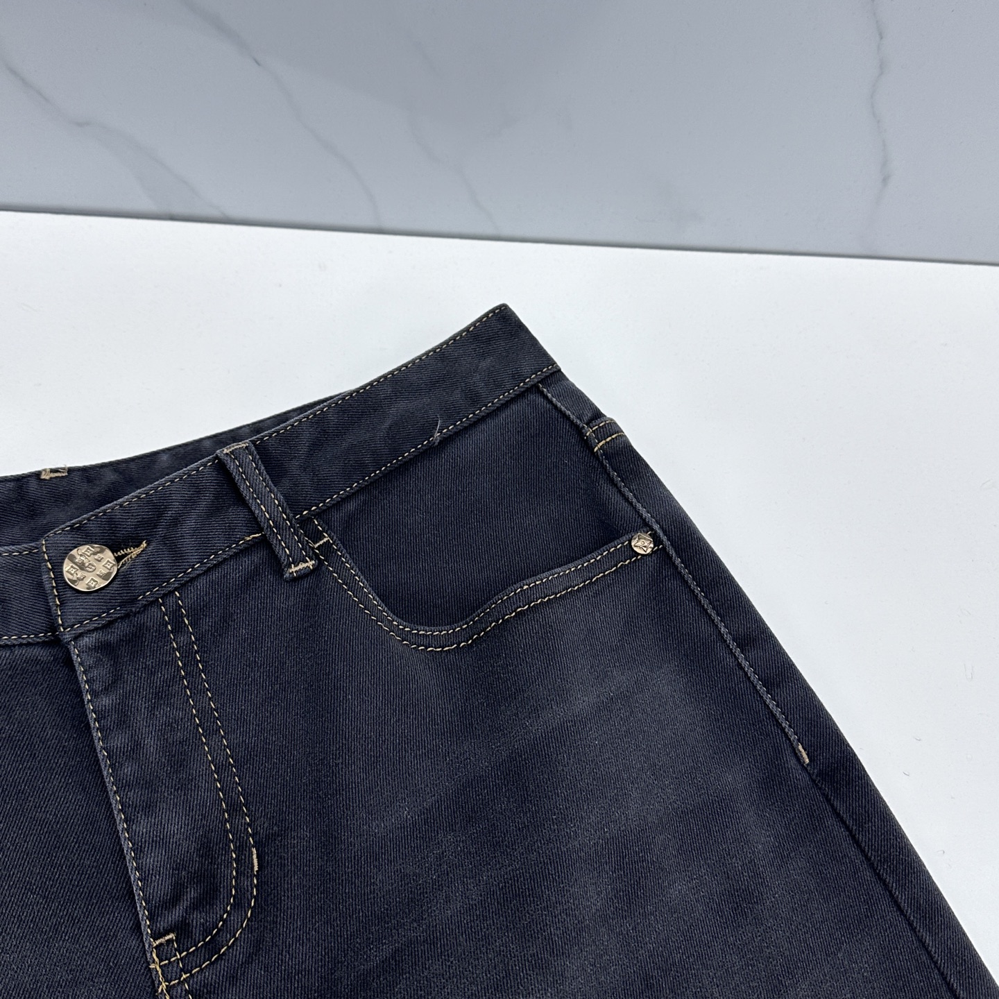 🆕1V路易威登 男装系列属于时装圈无法复制和取代的存在，代表着意式典型的品牌 工艺、品质及剪裁设计都堪称