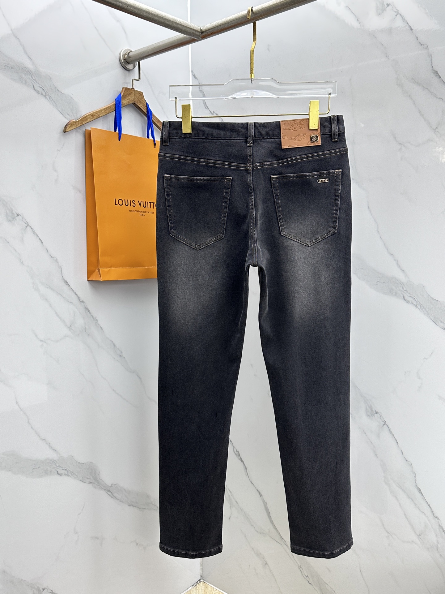 🆕1V路易威登 男装系列属于时装圈无法复制和取代的存在，代表着意式典型的品牌 工艺、品质及剪裁设计都堪称