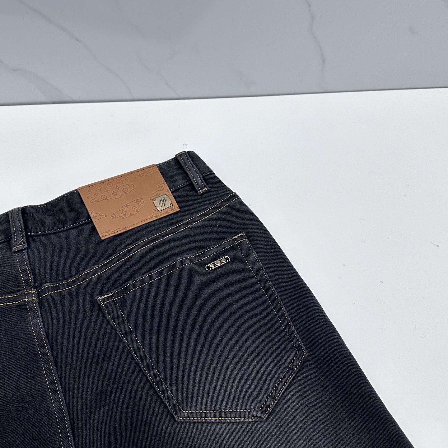 🆕1V路易威登 男装系列属于时装圈无法复制和取代的存在，代表着意式典型的品牌 工艺、品质及剪裁设计都堪称