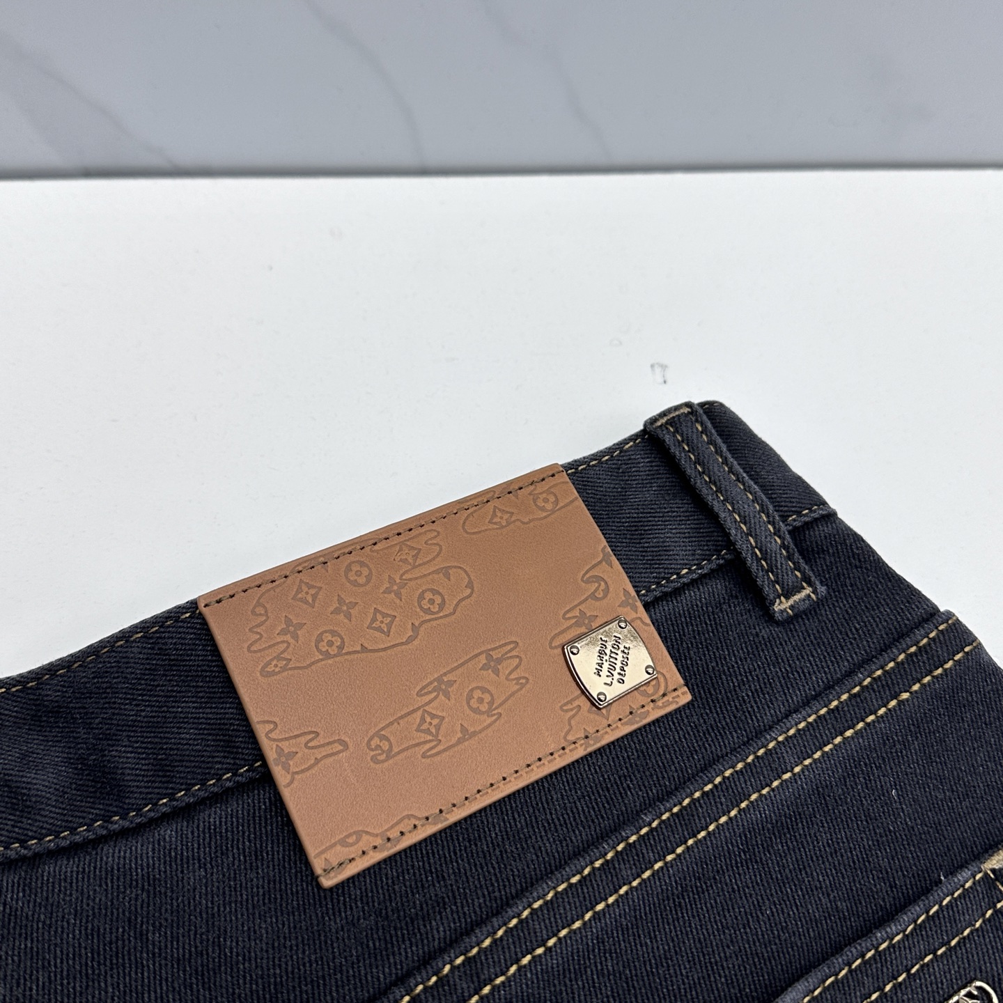 🆕1V路易威登 男装系列属于时装圈无法复制和取代的存在，代表着意式典型的品牌 工艺、品质及剪裁设计都堪称