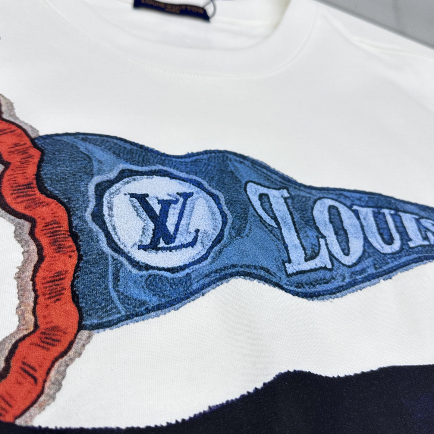 🆕LV路易威登 2026春夏新款印花短袖 纯棉面料 多元化搭配 是眼下时尚前沿的创新趋势 复古与现代化元