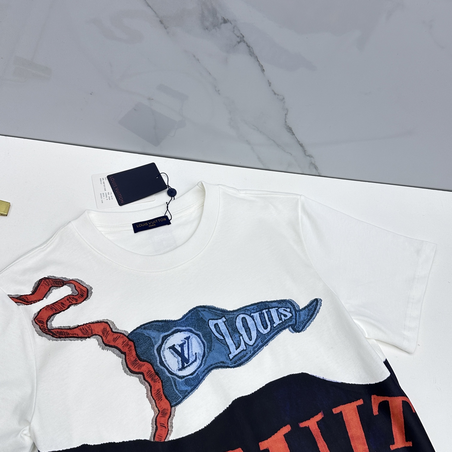 🆕LV路易威登 2026春夏新款印花短袖 纯棉面料 多元化搭配 是眼下时尚前沿的创新趋势 复古与现代化元