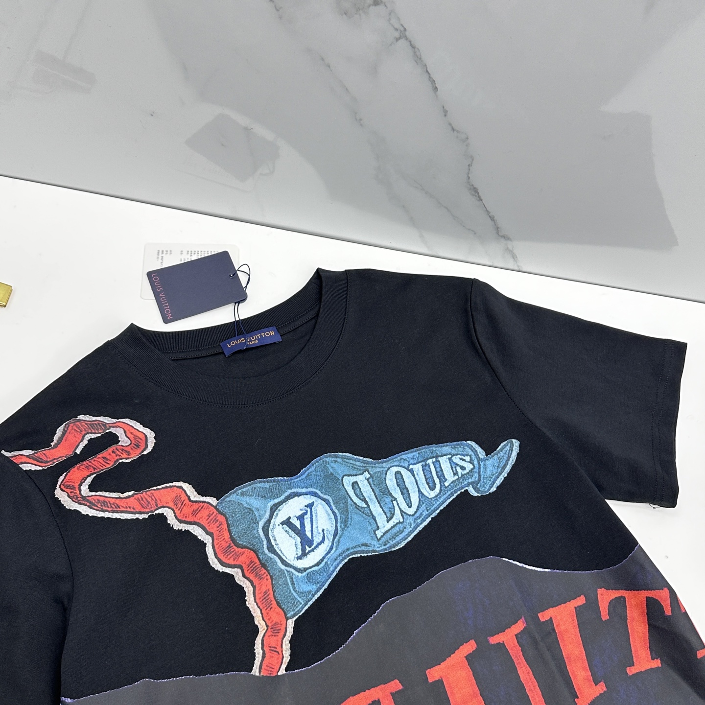 🆕LV路易威登 2026春夏新款印花短袖 纯棉面料 多元化搭配 是眼下时尚前沿的创新趋势 复古与现代化元