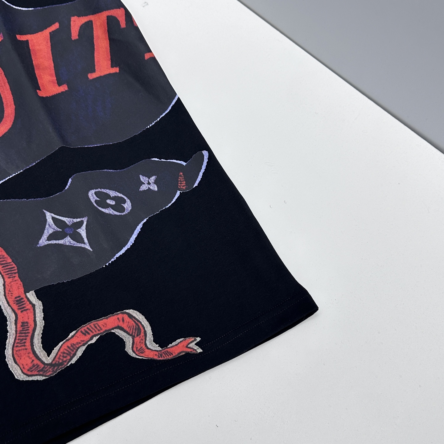 🆕LV路易威登 2026春夏新款印花短袖 纯棉面料 多元化搭配 是眼下时尚前沿的创新趋势 复古与现代化元