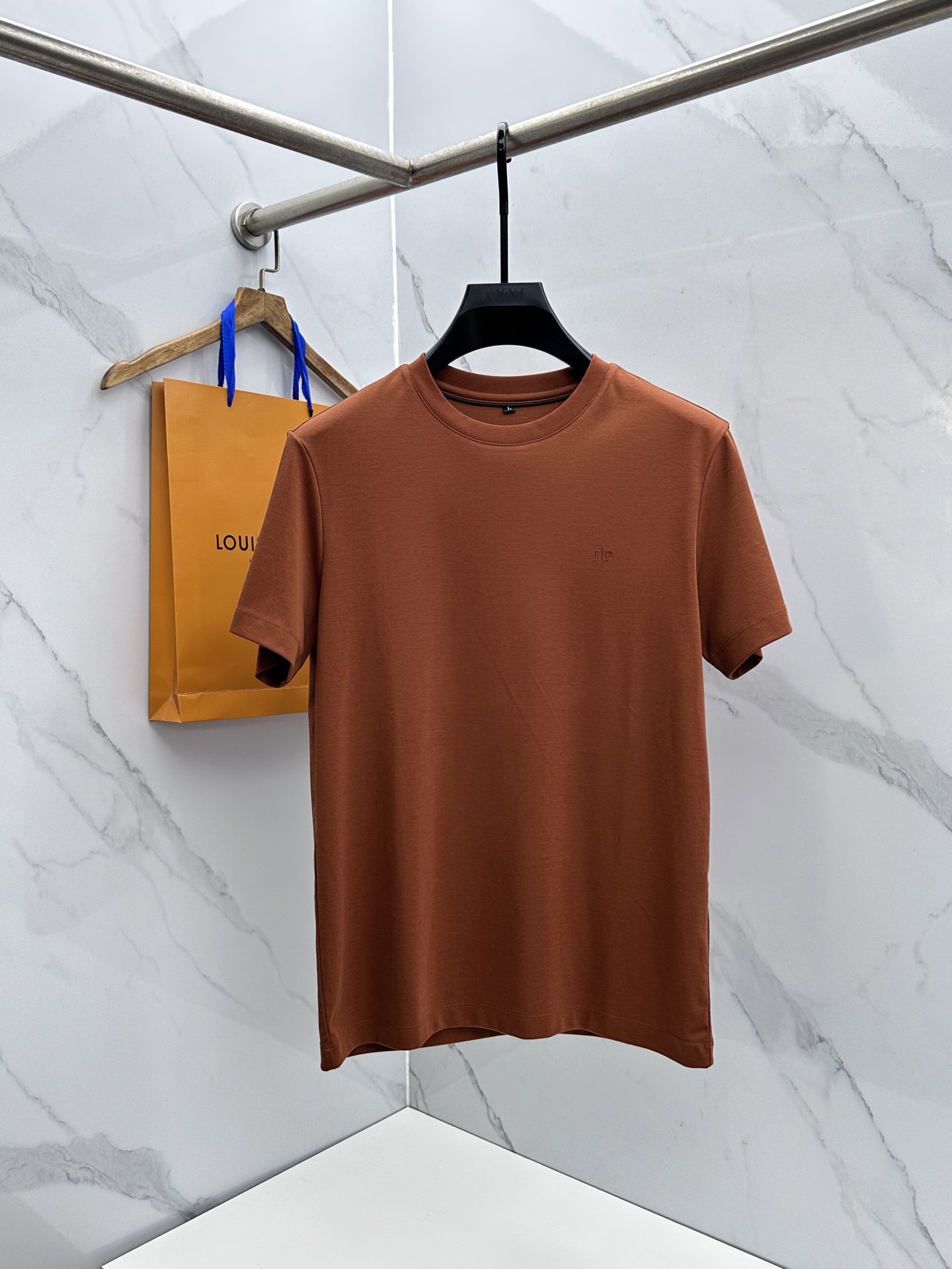 🆕lP🆕 春夏新款简约休闲短袖 精选新疆长绒棉 纱线环保染色定型 面料洗水上身软软舒适 多元化搭配 符合