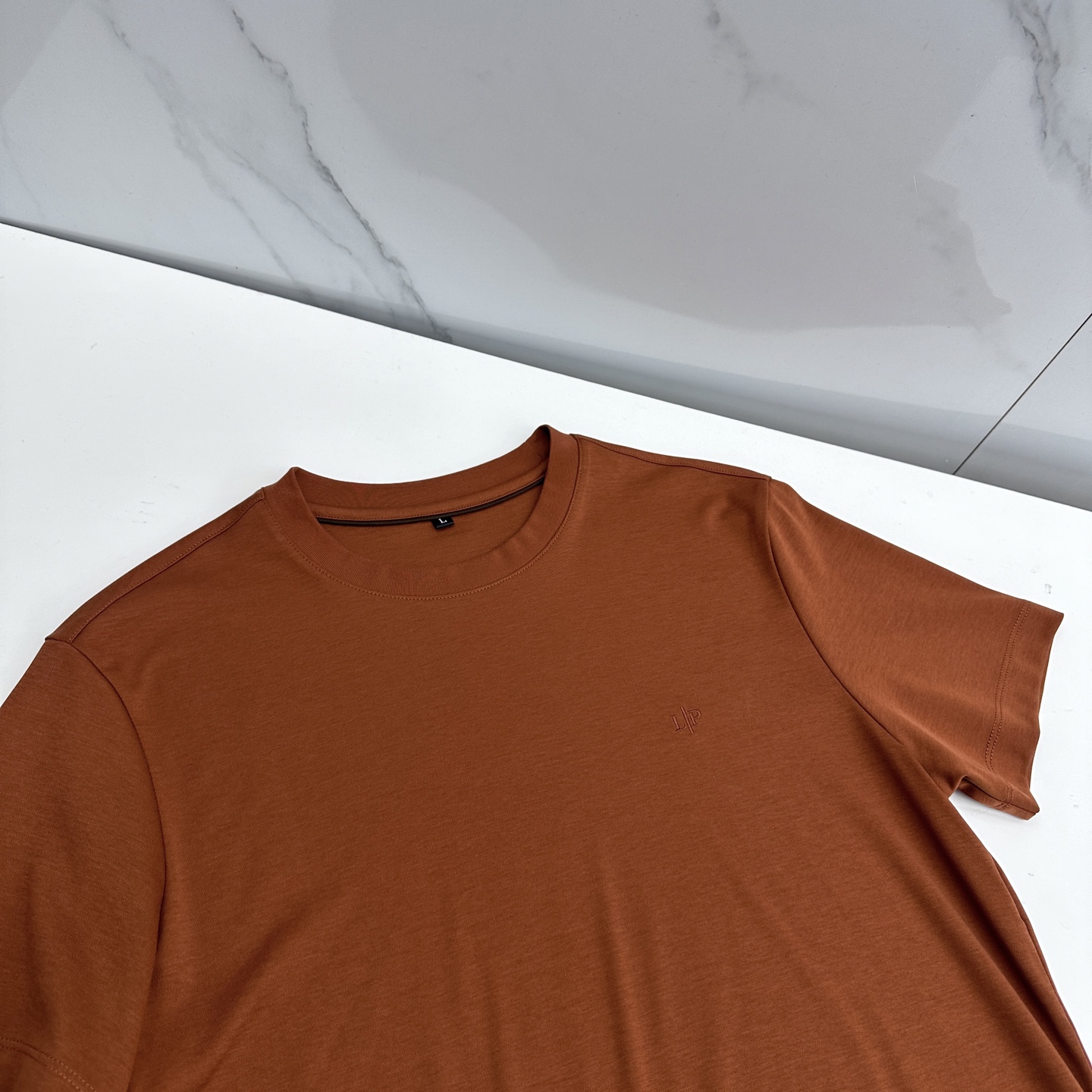 🆕lP🆕 春夏新款简约休闲短袖 精选新疆长绒棉 纱线环保染色定型 面料洗水上身软软舒适 多元化搭配 符合