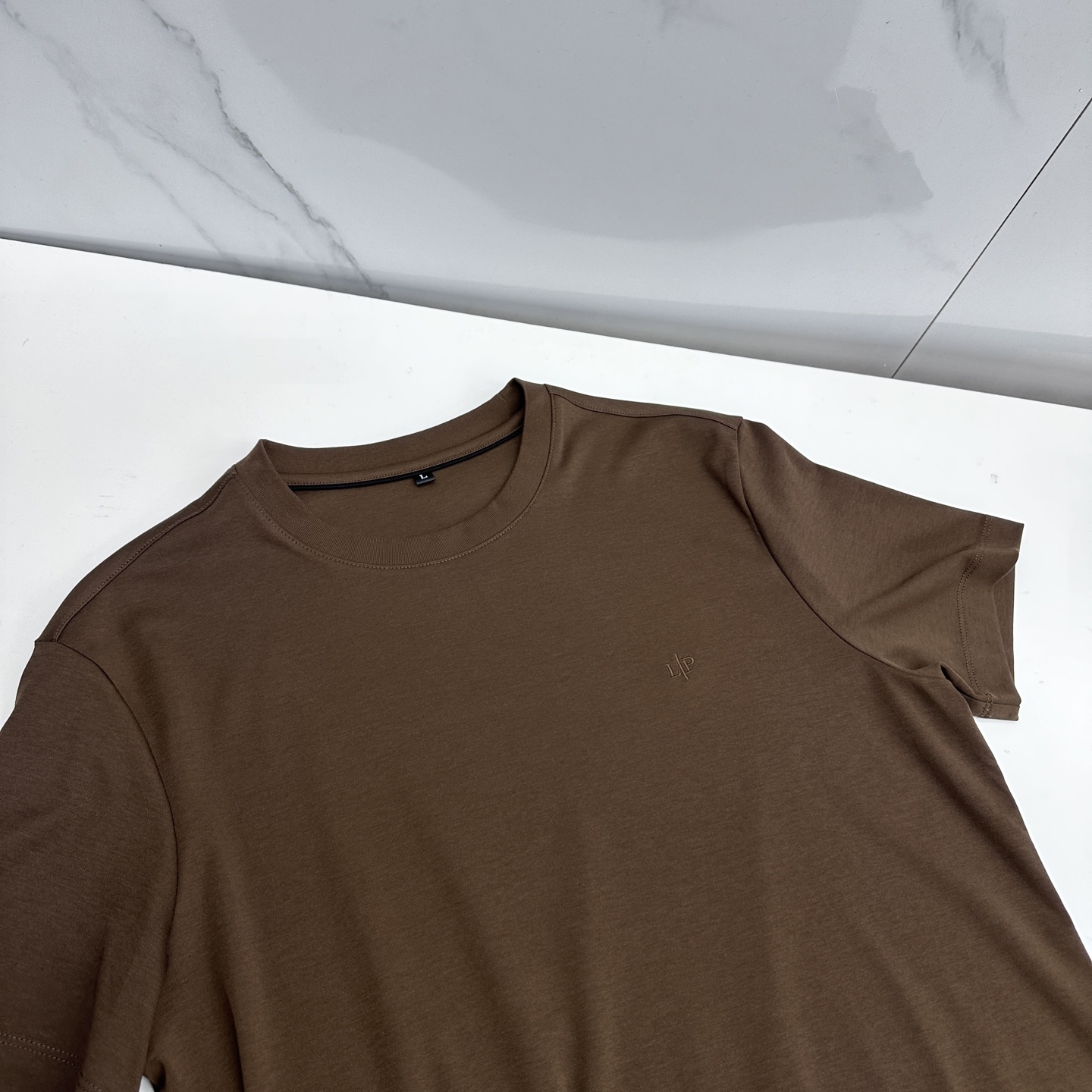 🆕lP🆕 春夏新款简约休闲短袖 精选新疆长绒棉 纱线环保染色定型 面料洗水上身软软舒适 多元化搭配 符合