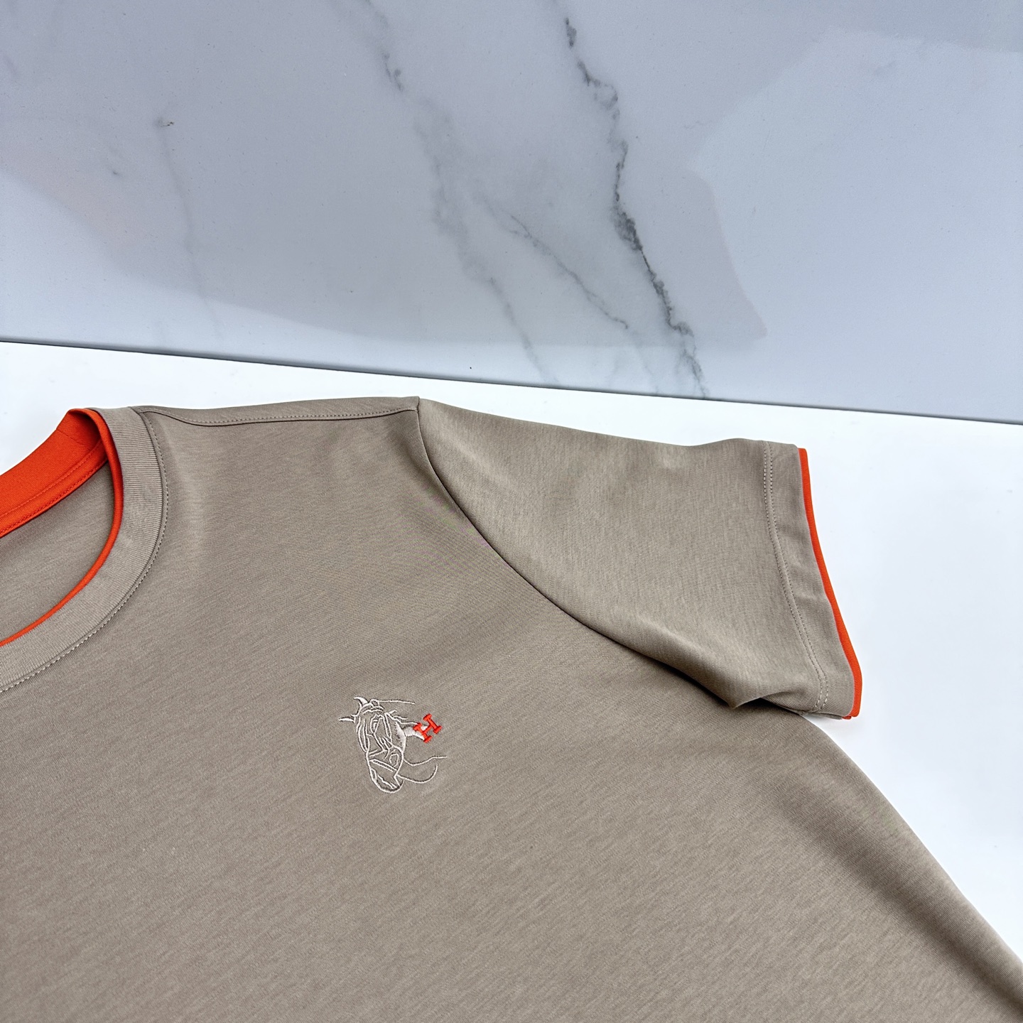 🆕Hermes爱马仕 2026春夏新款简约休闲短袖 精选新疆长绒棉 纱线环保染色定型 面料洗水上身软软舒