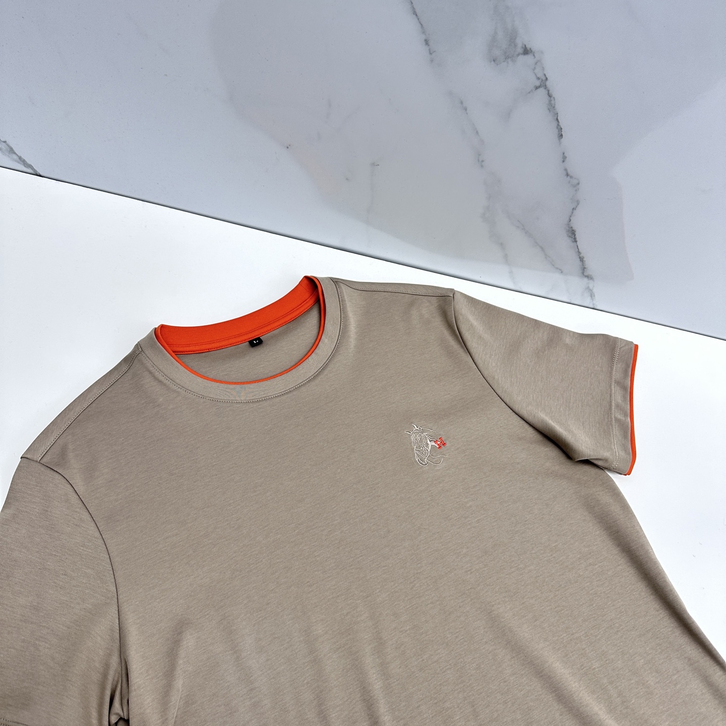 🆕Hermes爱马仕 2026春夏新款简约休闲短袖 精选新疆长绒棉 纱线环保染色定型 面料洗水上身软软舒