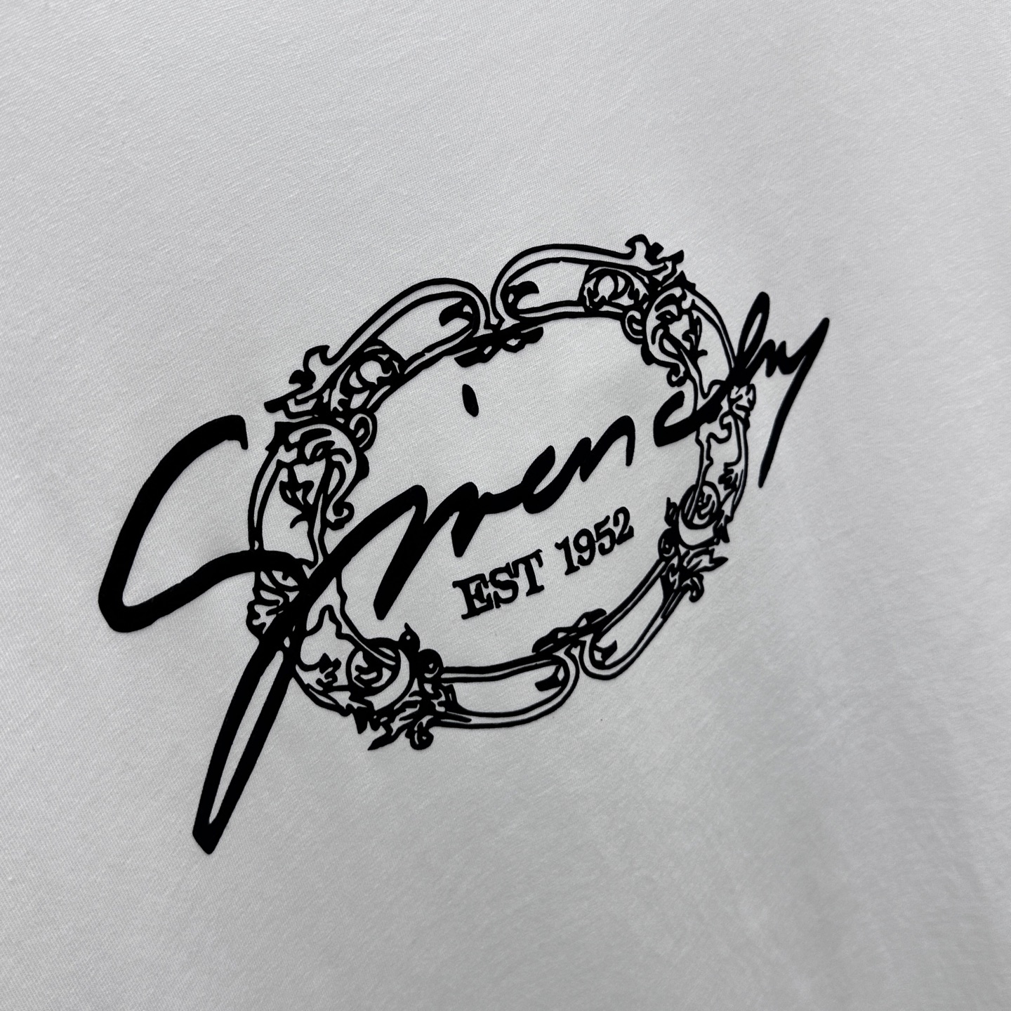 🆕Gvc纪梵希 2026春夏新款印花短袖 双纱纯棉面料 多元化搭配 是眼下时尚前沿的创新趋势 复古与现代