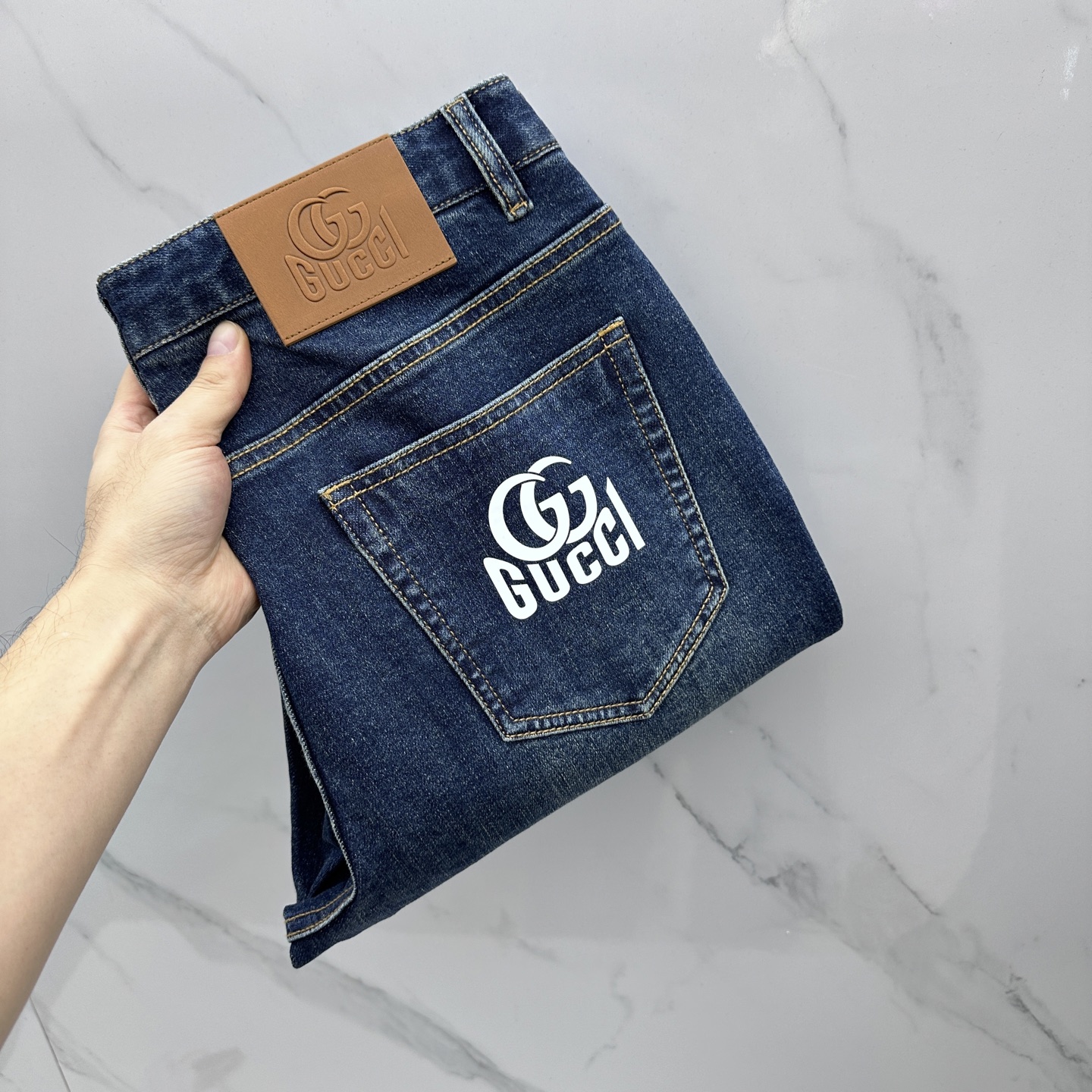 NO:690740,Gucci's high-end customization and the latest jeans are sold simultaneously at the counter. Original custom-made replicas. Customer-supplied hardware accessories. Original quality. Imported solid-color denim fabric. Heavy-duty washing. Fine workmanship and routing. Excellent upper body!  Preferred item Produced by A11 Size 30-38 No 35.37,,gucci,gucci,jeans,19860909Gucci古驰 高端定制、最新款牛仔裤 柜台同步发售 原版定制复刻 客供五金辅料 原单品质 进口固色牛仔面料 重工洗水 做工走线精细 上身绝佳！优选单品 A11出品 码数30-38无35.37,,gucci,gucci,jeans,,Men's clothing