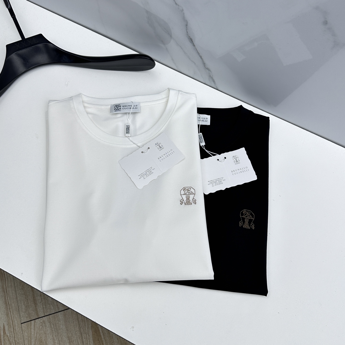 NO:690771,BC-2026 new spring and summer embroidered logo short-sleeved T-shirt of the same style as the official website. Selected piqué cotton fabric. Diversified matching is the innovative trend at the forefront of fashion. The collision of retro and modern elements. Extreme violent aesthetics.se fashion matching. Complete three standards. Sizes M-3XL, T-shirt, tees, t-shirt,19860909BC-2026春夏新款刺绣logo短袖 官网同款T恤 精选珠地棉面料 多元化搭配 是眼下时尚前沿的创新趋势 复古与现代化元素的碰撞 极端的暴力美学.se时尚搭配 三标齐全 尺码M-3XL,,T-shirt,tees，t-shirt,,Men's clothing