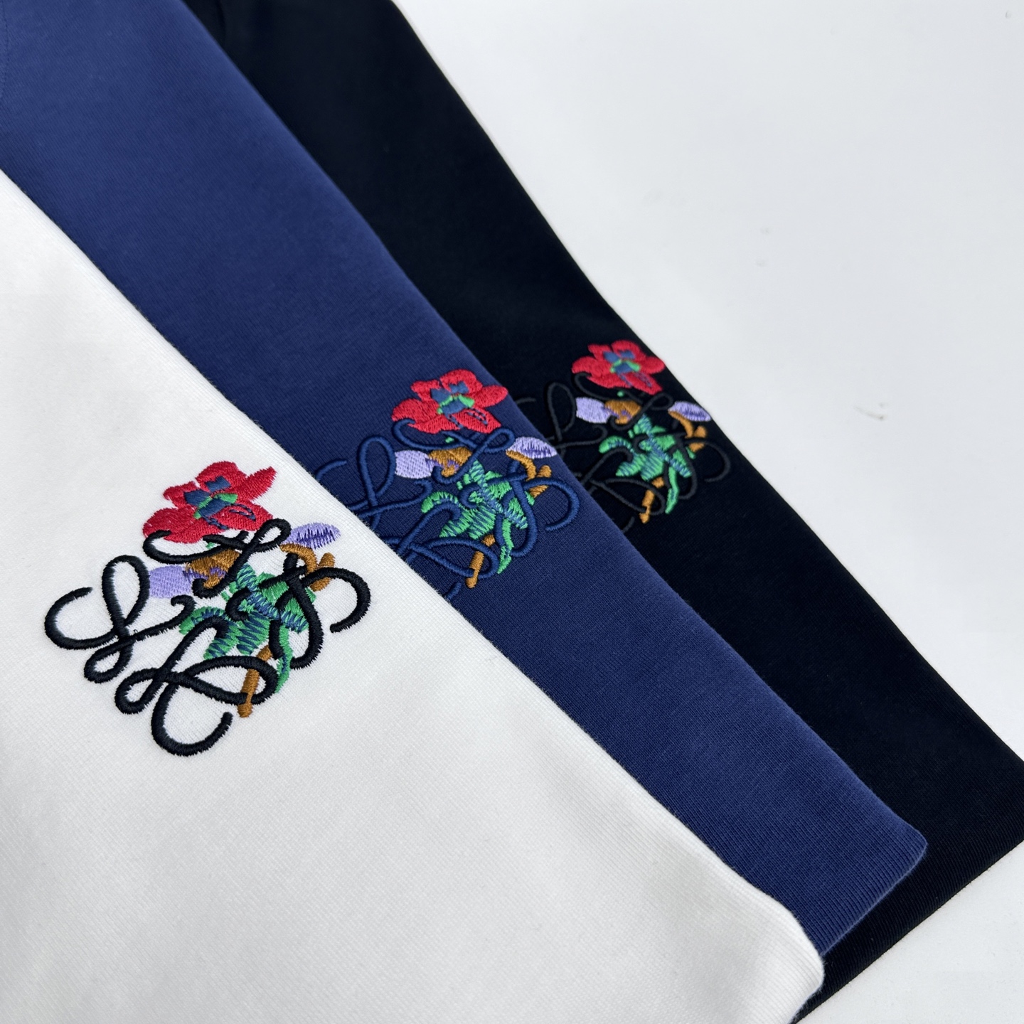 🆕LOEWE罗意威 2026春夏新款刺绣logo短袖 官网同款T恤 双纱纯棉面料 多元化搭配 是眼下时尚