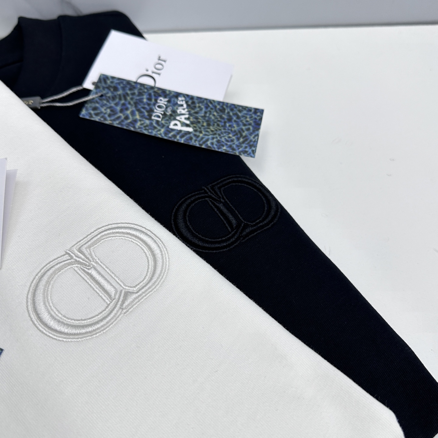 🆕Dior迪奥 2026春夏新款刺绣logo短袖 官网同款T恤 双纱纯棉面料 多元化搭配 是眼下时尚前沿