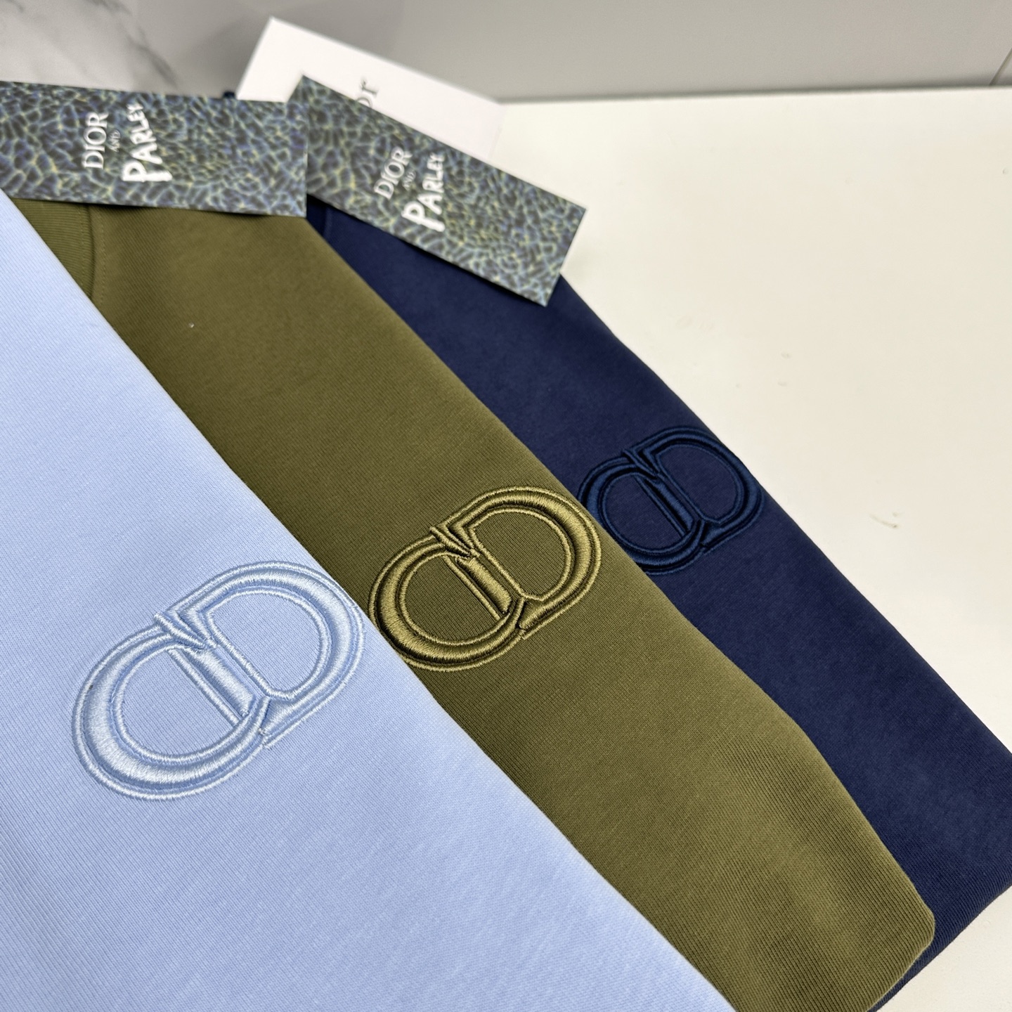 🆕Dior迪奥 2026春夏新款刺绣logo短袖 官网同款T恤 双纱纯棉面料 多元化搭配 是眼下时尚前沿