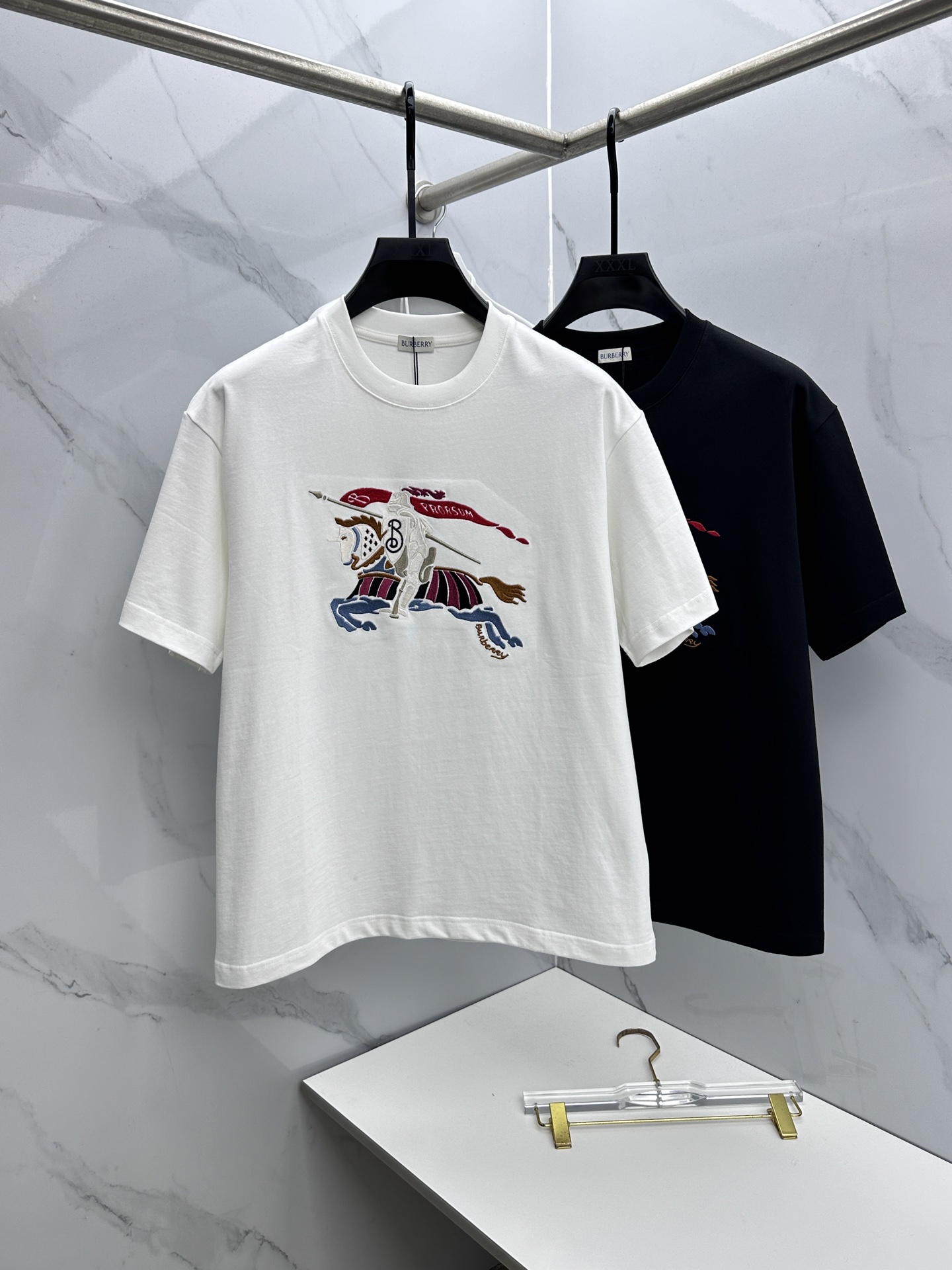 🆕BBR巴宝莉 2026春夏新款马术骑士徽标刺绣短袖 官网同款T恤 双纱纯棉面料 多元化搭配 是眼下时尚