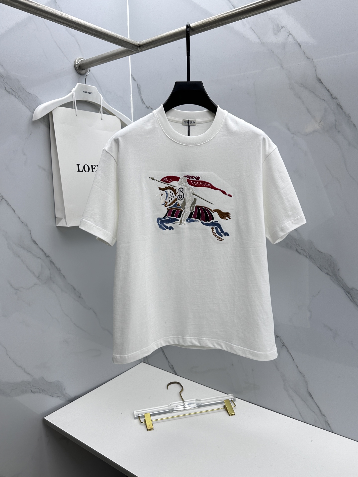 🆕BBR巴宝莉 2026春夏新款马术骑士徽标刺绣短袖 官网同款T恤 双纱纯棉面料 多元化搭配 是眼下时尚