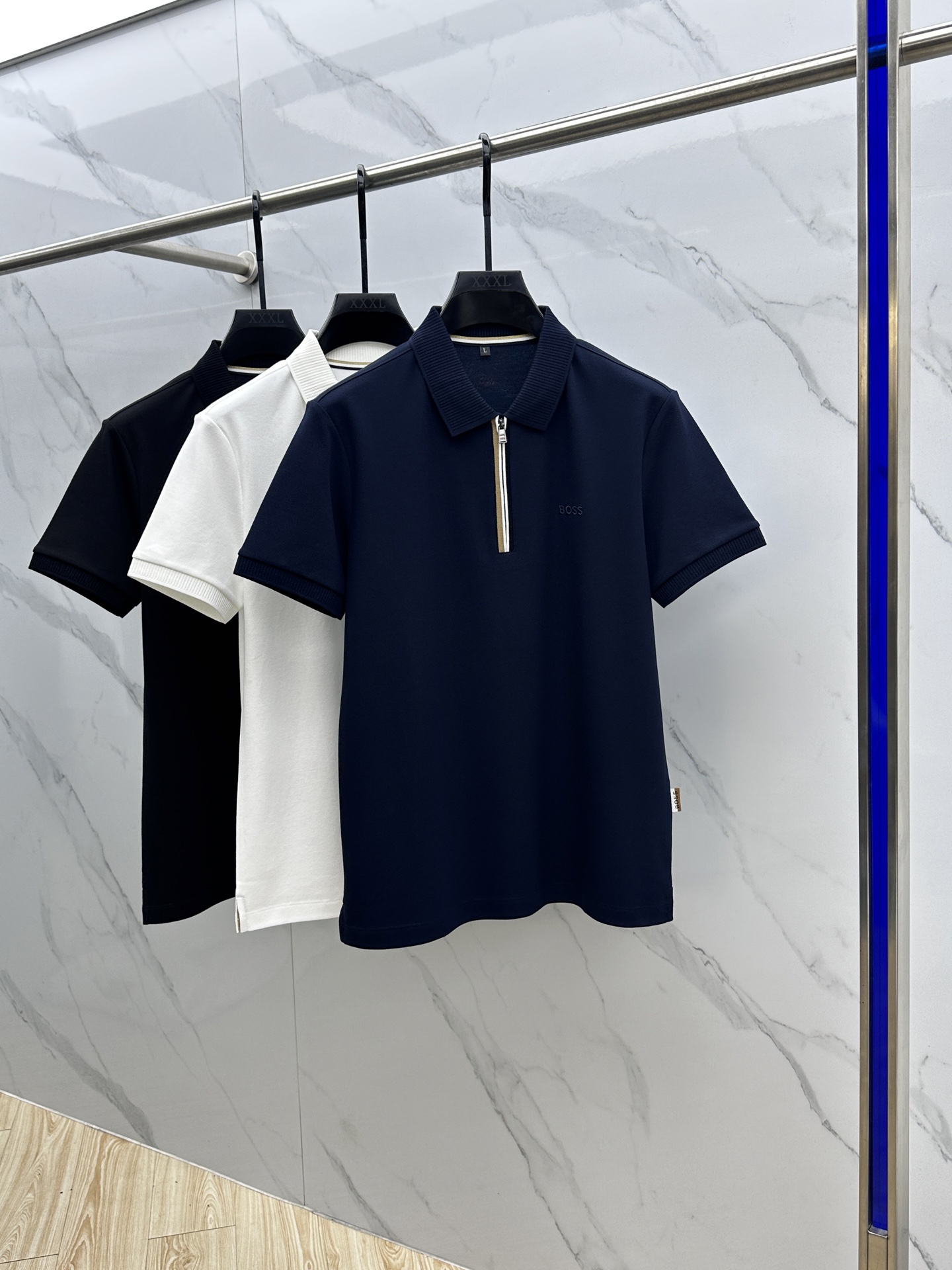 NO:691635,BOSS 2026 spring and summer new lapel polo shirt short-sleeved T-shirt, simple, fashionable and versatile, chest logo design, threaded knitted collar, custom imported double-strand mercerized pique cotton fabric, comfortable to wear, breathable, high-grade and textured, fashionable and casual, standard for successful people nb size M-4XL,, T-shirt, tees, t-shirt,19860909BOSS 2026春夏新款翻领Polo衫短袖T恤 简洁时尚百搭 胸前logo设计 螺纹针织领口 定制进口双股丝光珠地棉面料 穿着舒适 透气 档次高很有质感 时尚休闲 成功人士标配 nb 尺码M-4XL,,T-shirt,tees，t-shirt,,Men's clothing