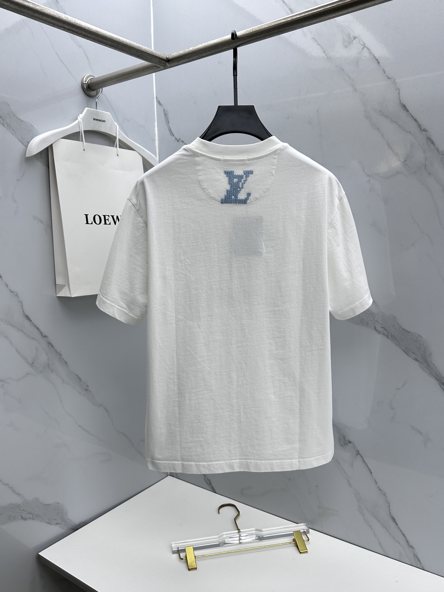 🆕LV路易威登 2026春夏新款logo字母刺绣短袖 官网同款T恤 双纱纯棉面料 多元化搭配 是眼下时尚