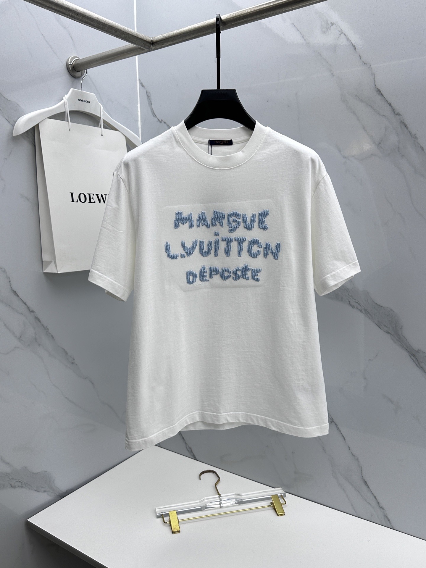 🆕LV路易威登 2026春夏新款logo字母刺绣短袖 官网同款T恤 双纱纯棉面料 多元化搭配 是眼下时尚